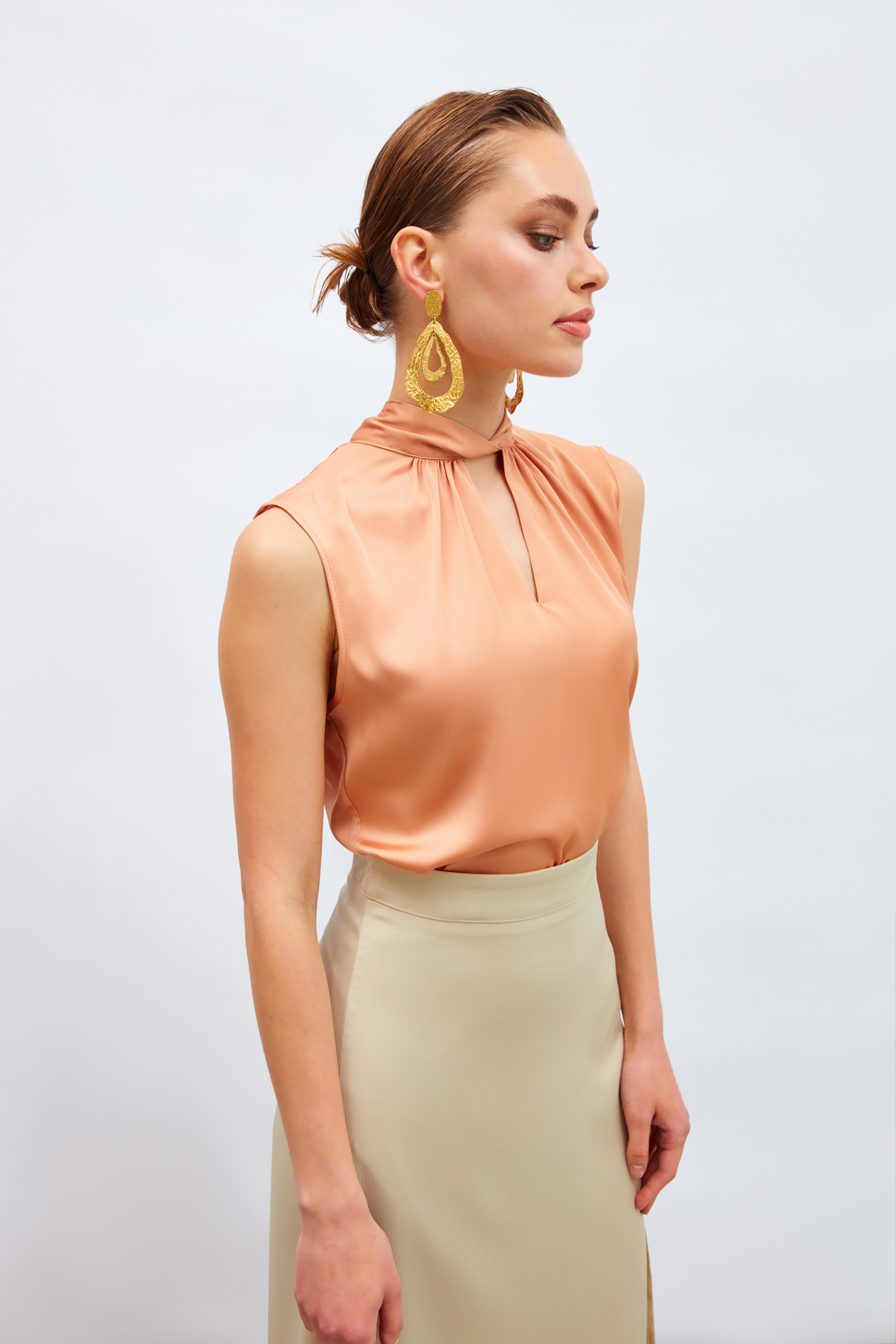 Yaka Detaylı Saten Bluz - SOMON