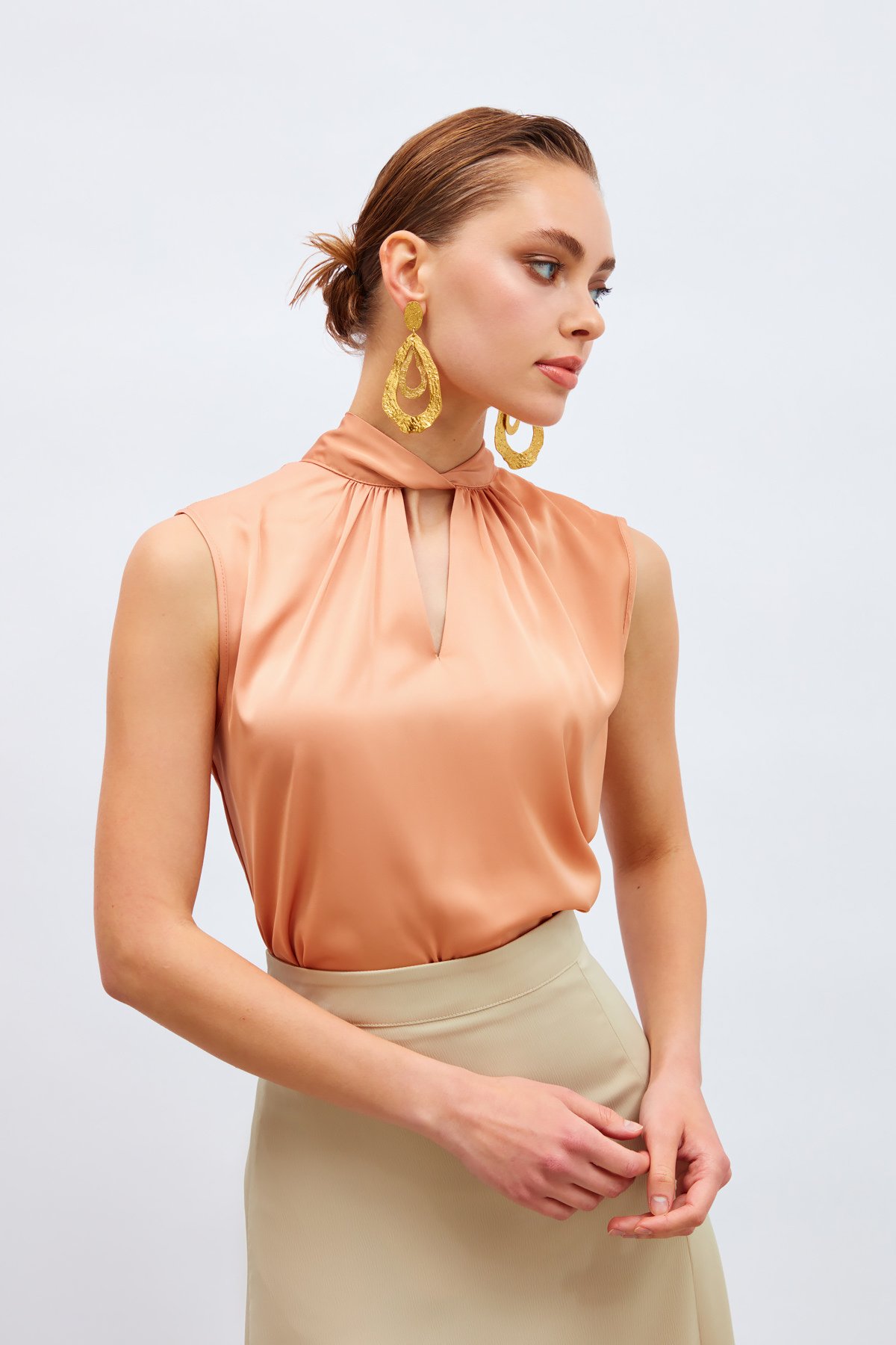 Yaka Detaylı Saten Bluz - SOMON