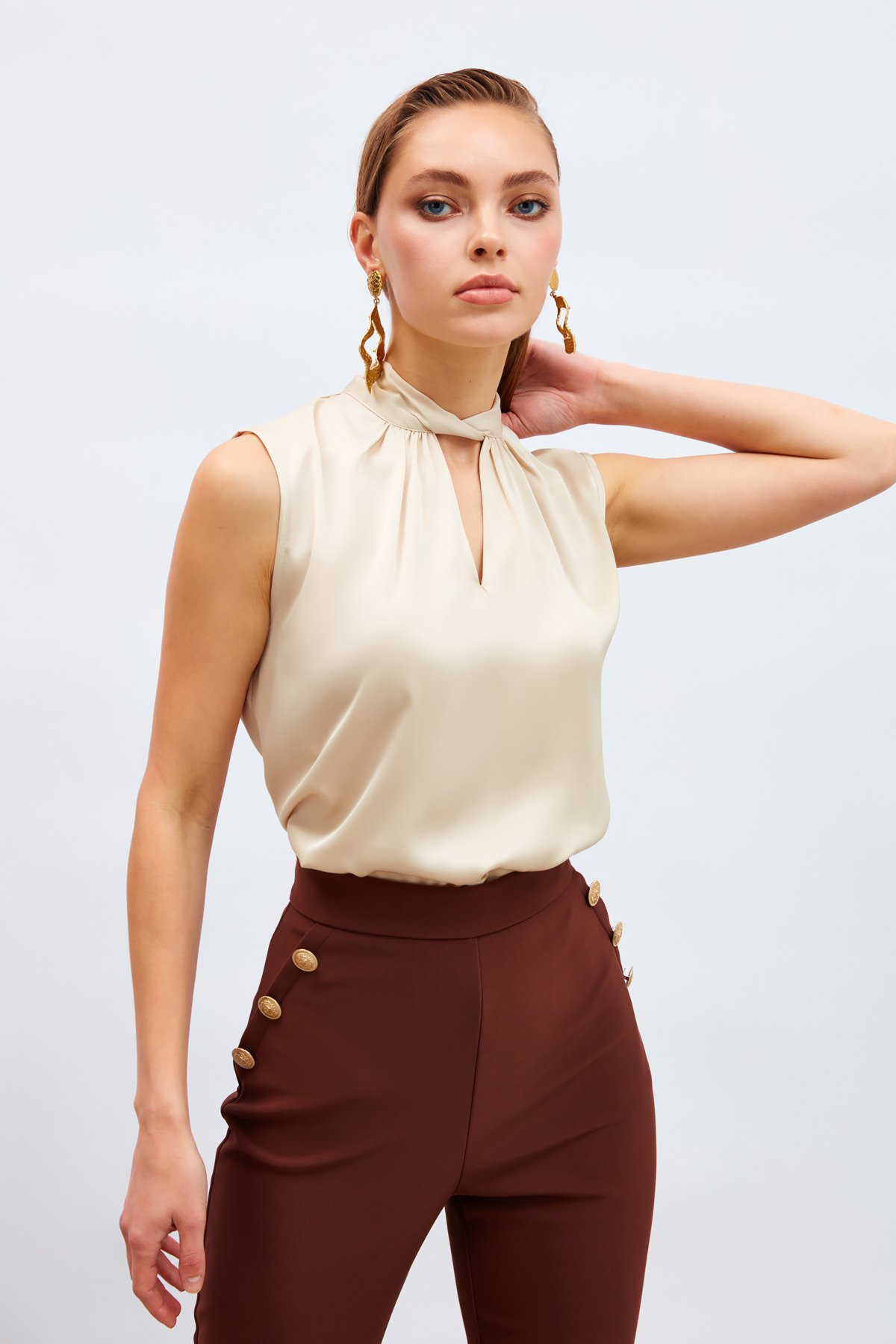 Yaka Detaylı Saten Bluz - TAŞ