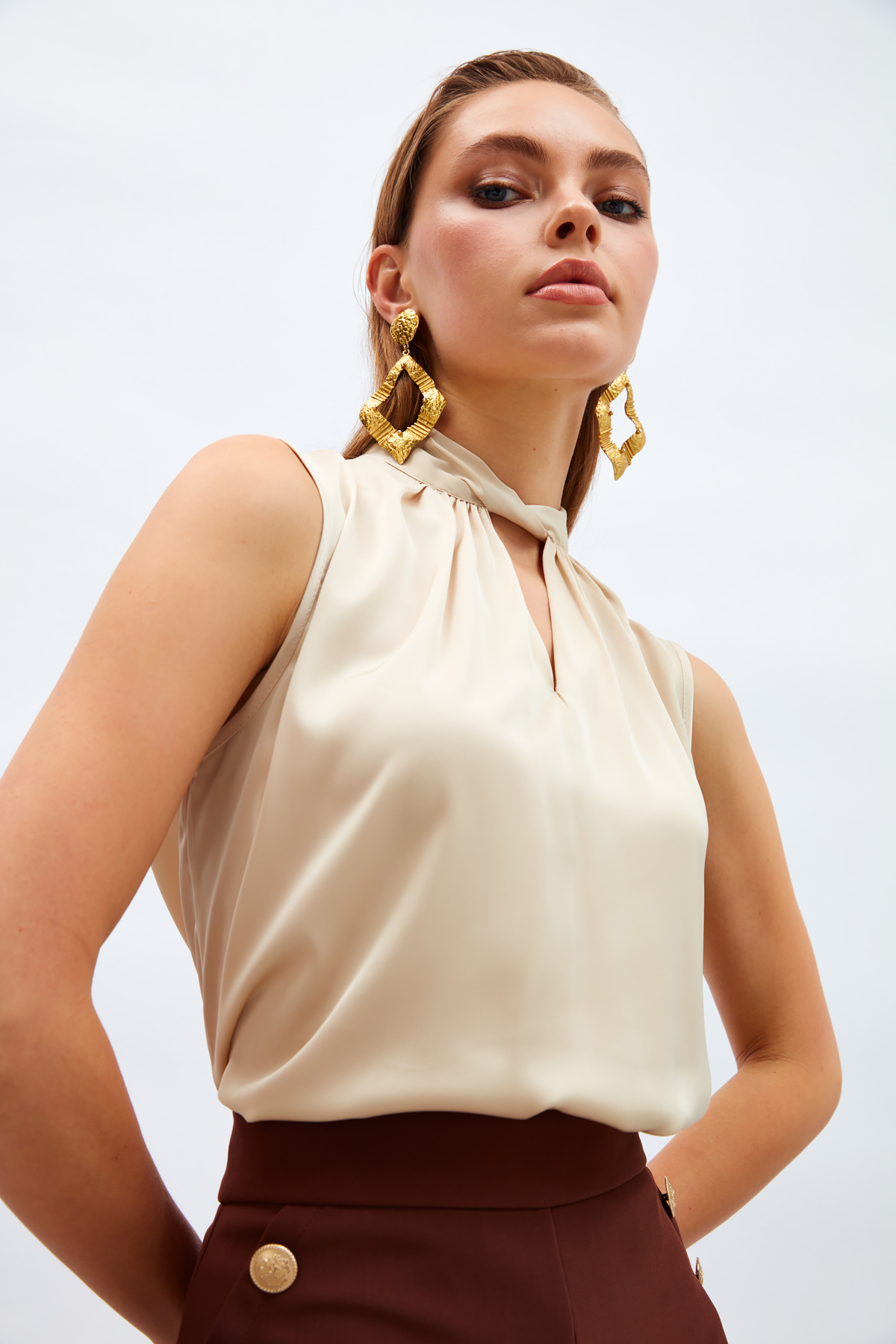 Yaka Detaylı Saten Bluz - TAŞ