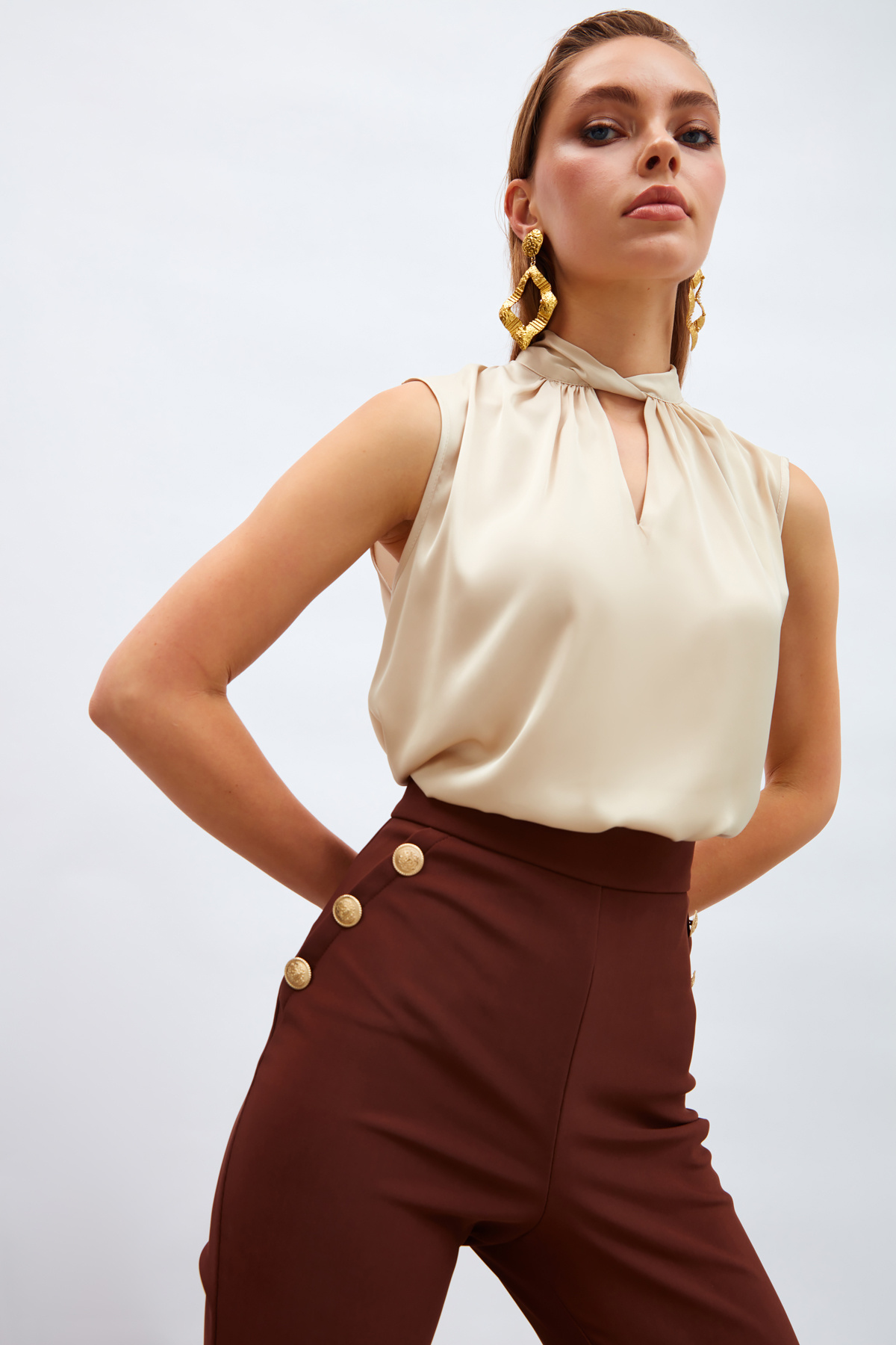 Yaka Detaylı Saten Bluz - TAŞ