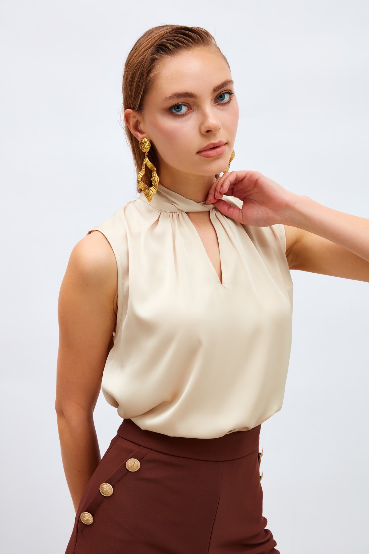 Yaka Detaylı Saten Bluz - TAŞ