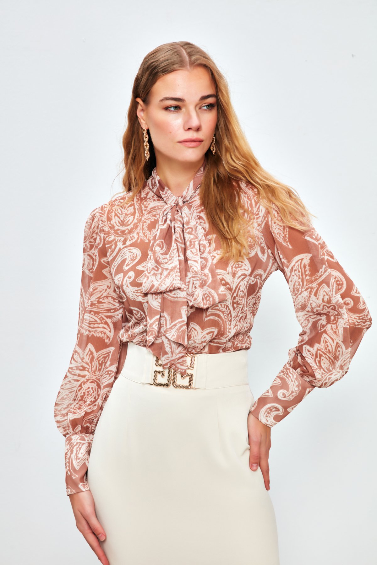 Yaka Fularlı Desenli Gömlek - CAMEL