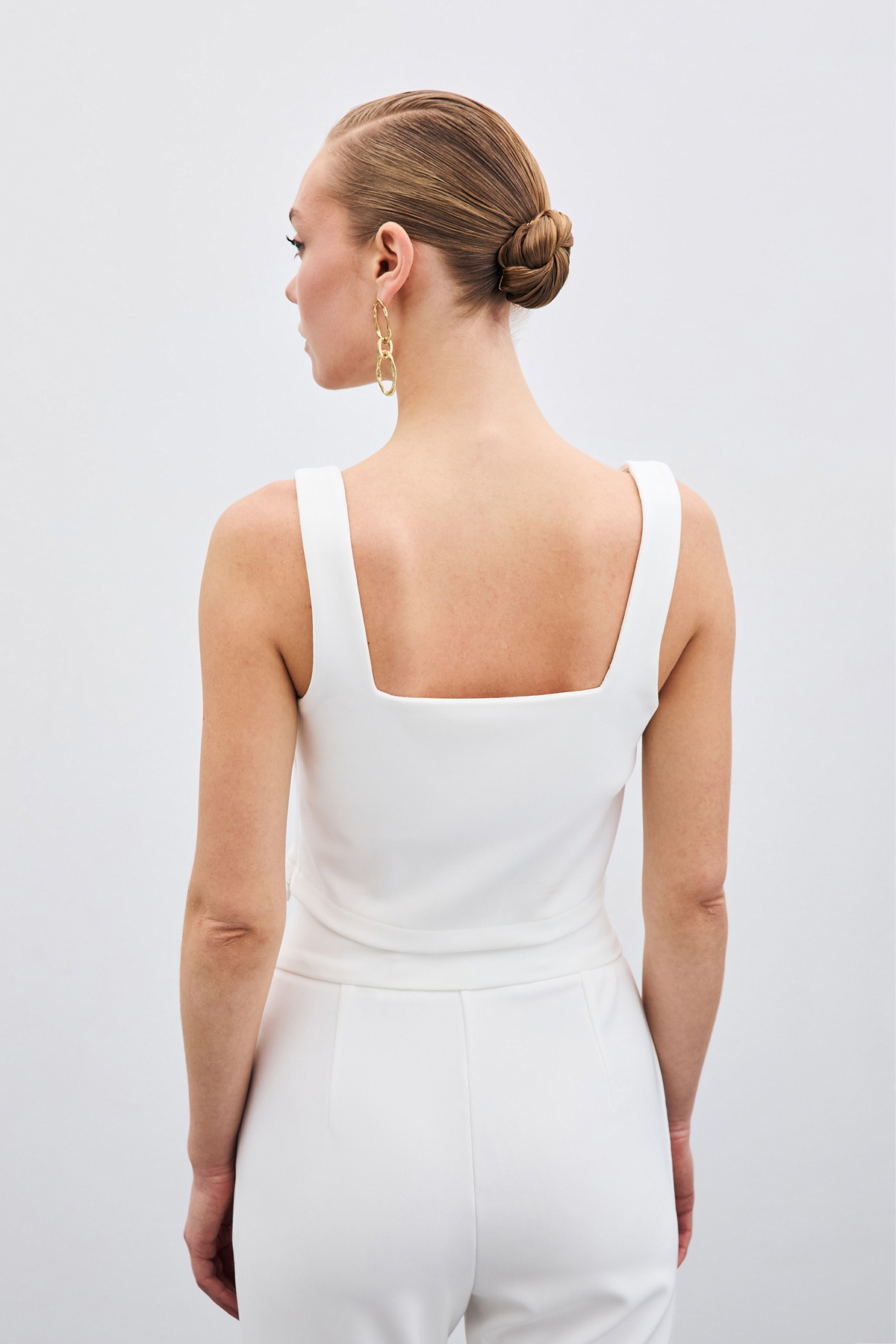 Yaka Gold Aksesuarlı Bluz - Ekru