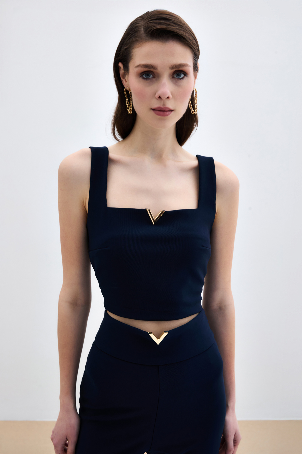 Yaka Gold Aksesuarlı Bluz - Lacivert