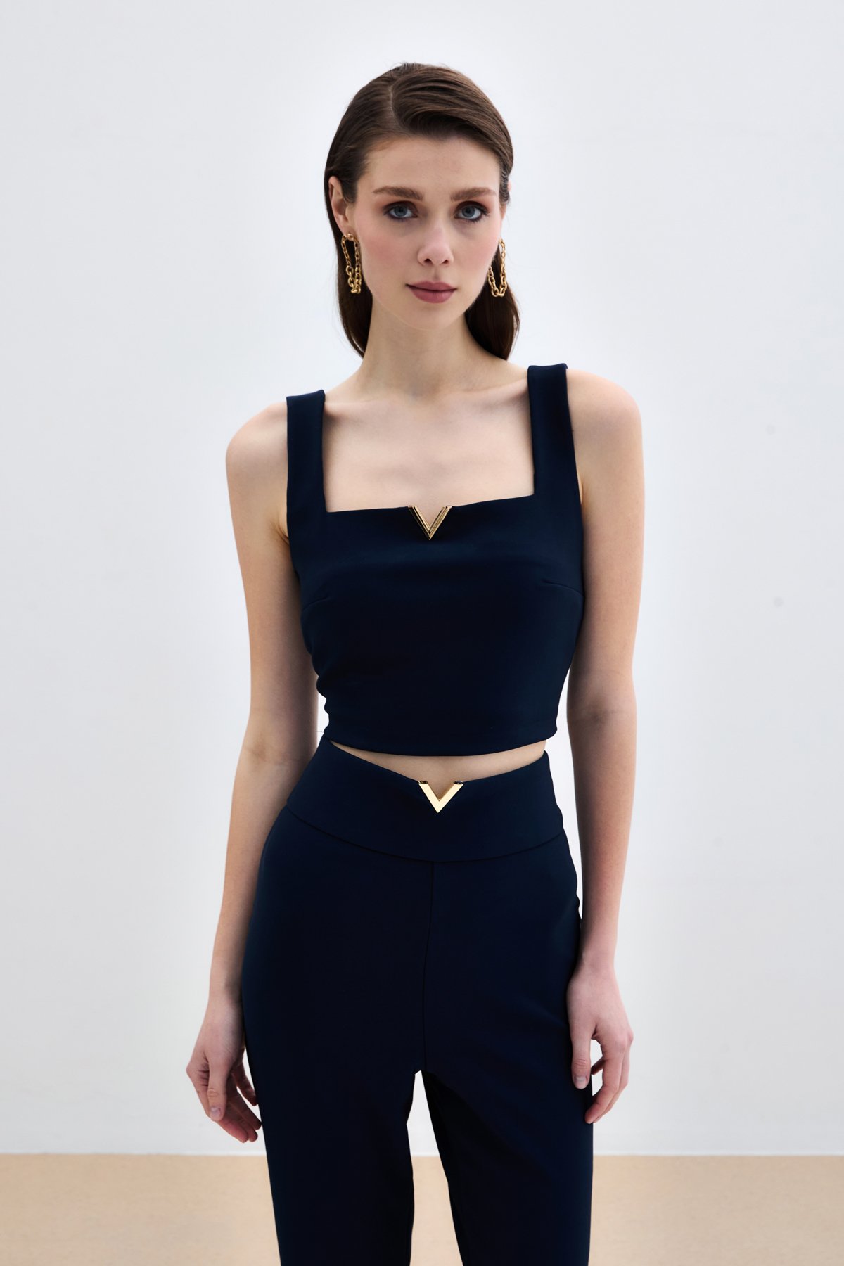 Yaka Gold Aksesuarlı Bluz - Lacivert