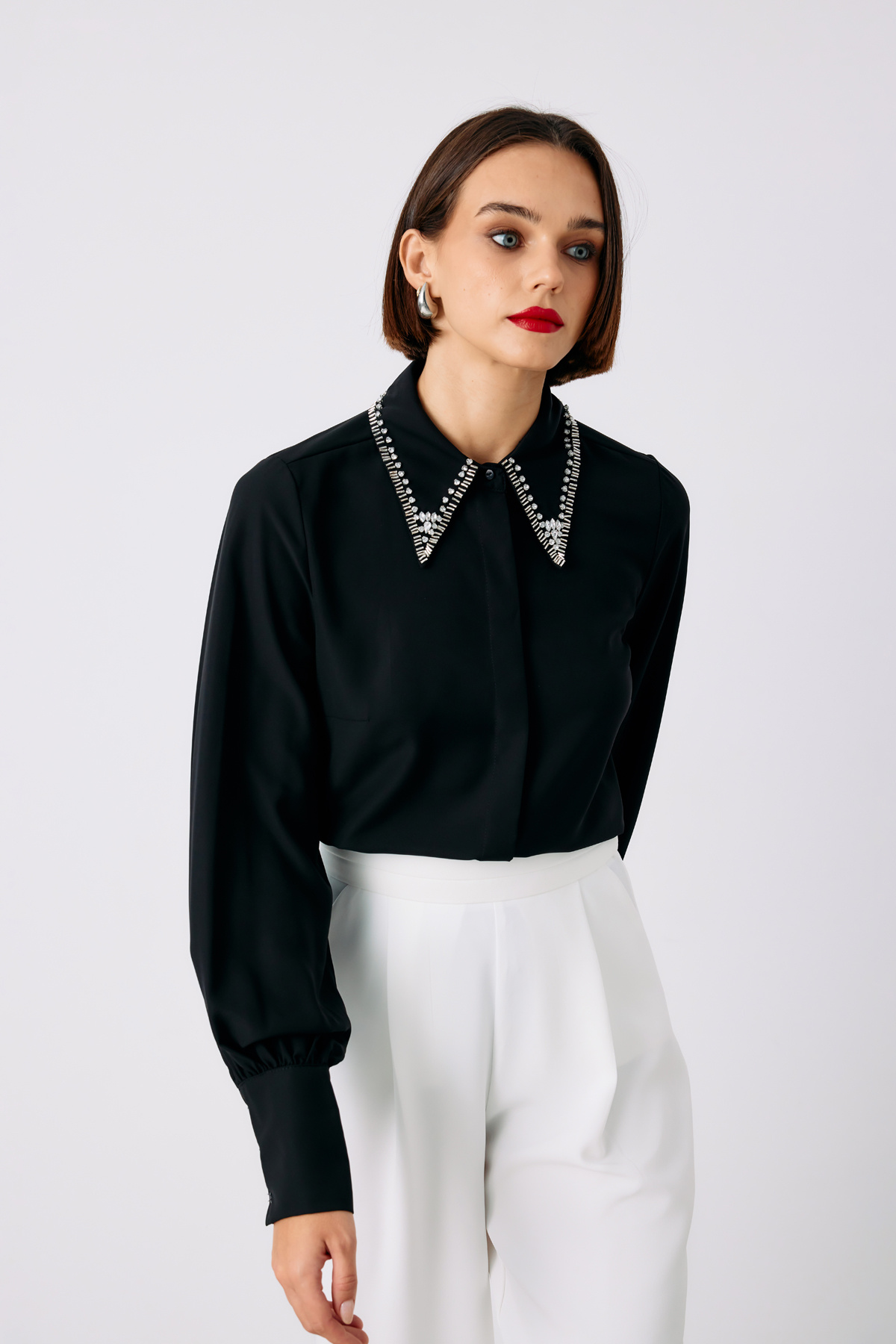 Yaka İşlemeli Gömlek - SİYAH