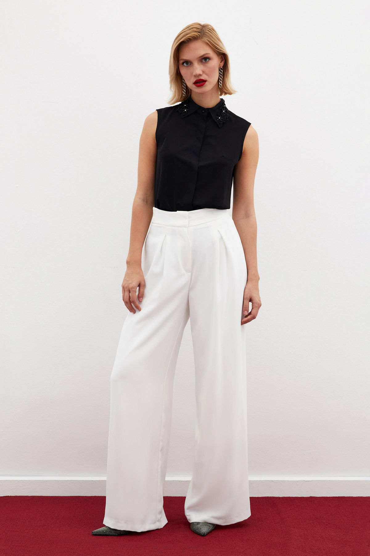 Collar Embroidered Sleeveless Shirt - BLACK
