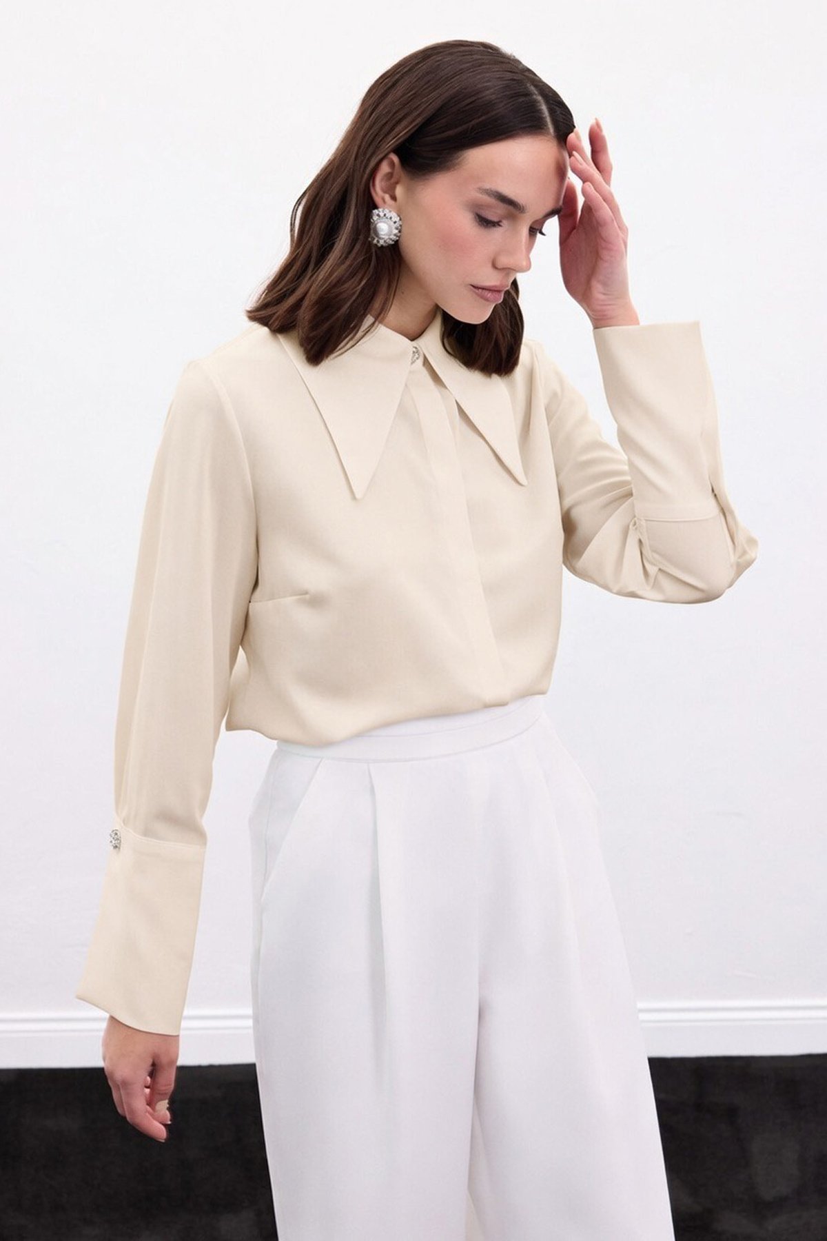 Yaka Ve Manşet Aksesuarlı Gömlek - Bej