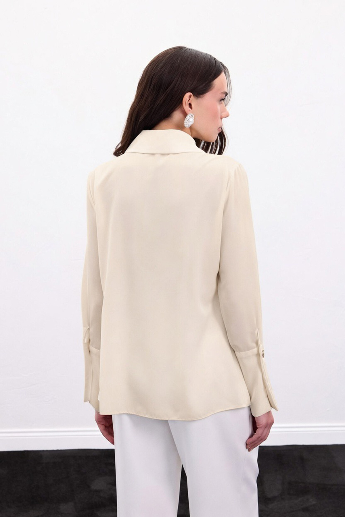 Yaka Ve Manşet Aksesuarlı Gömlek - Bej