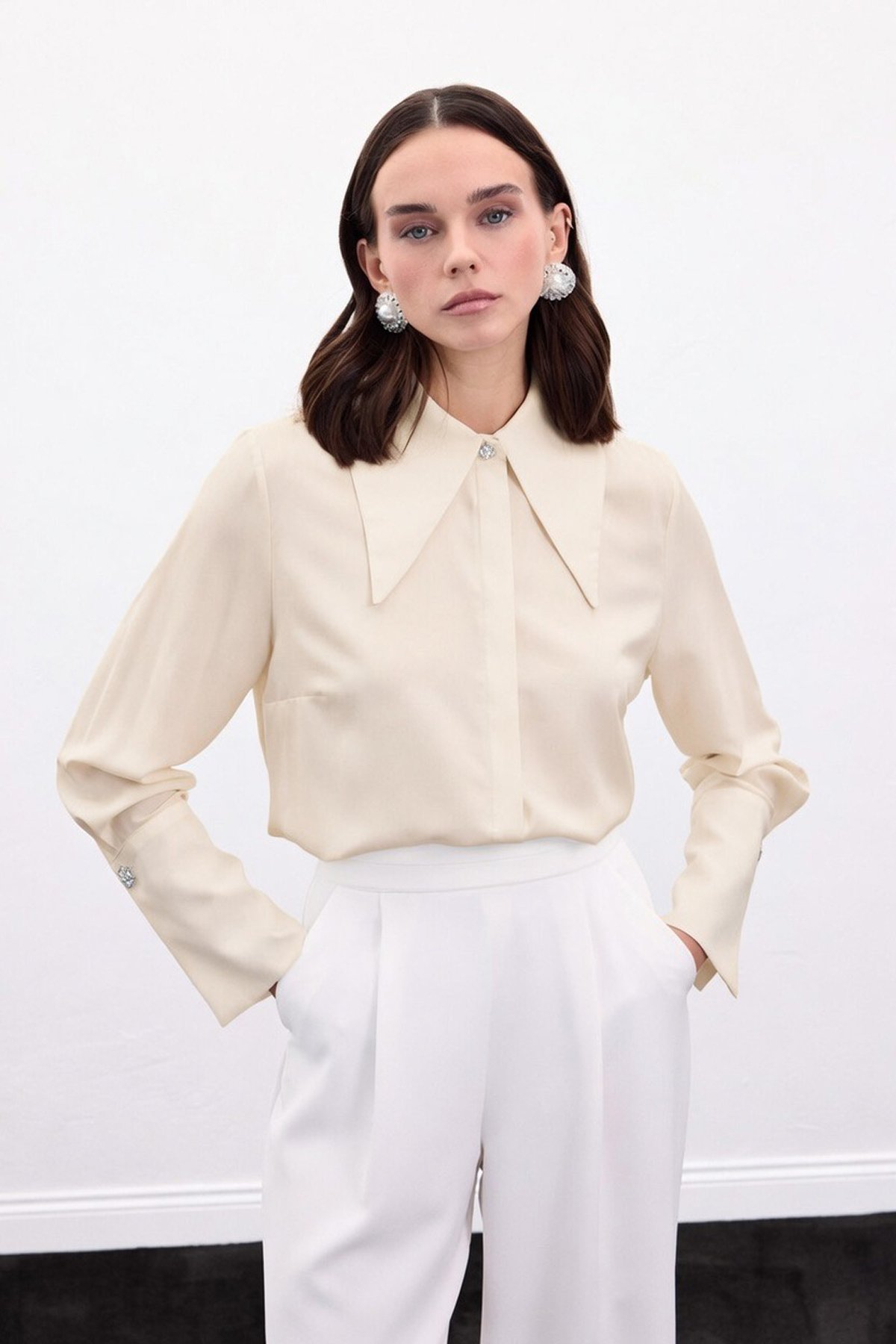 Yaka Ve Manşet Aksesuarlı Gömlek - Bej