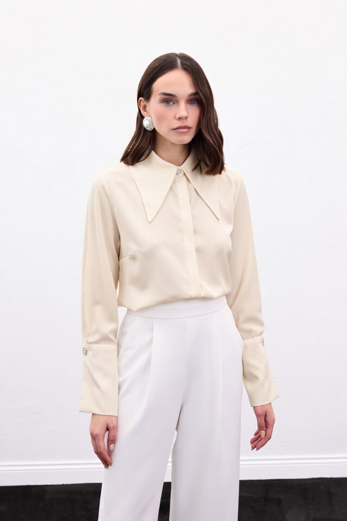 Yaka Ve Manşet Aksesuarlı Gömlek - Bej