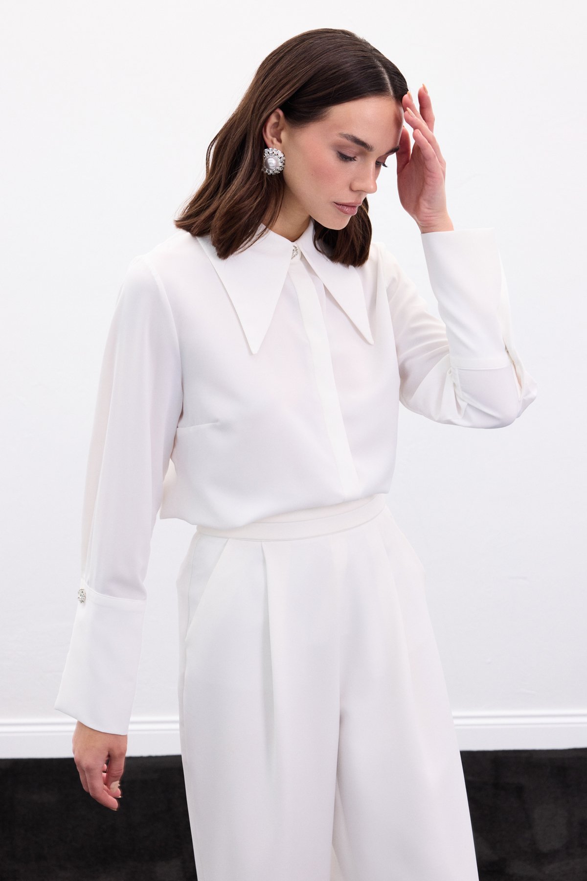 Yaka Ve Manşet Aksesuarlı Gömlek - Ekru