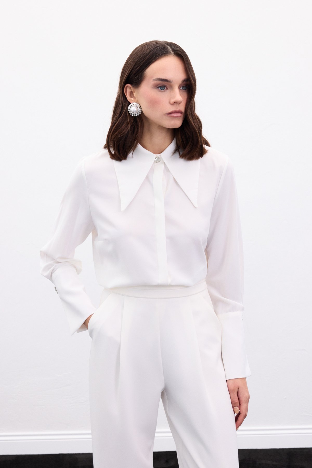 Yaka Ve Manşet Aksesuarlı Gömlek - Ekru