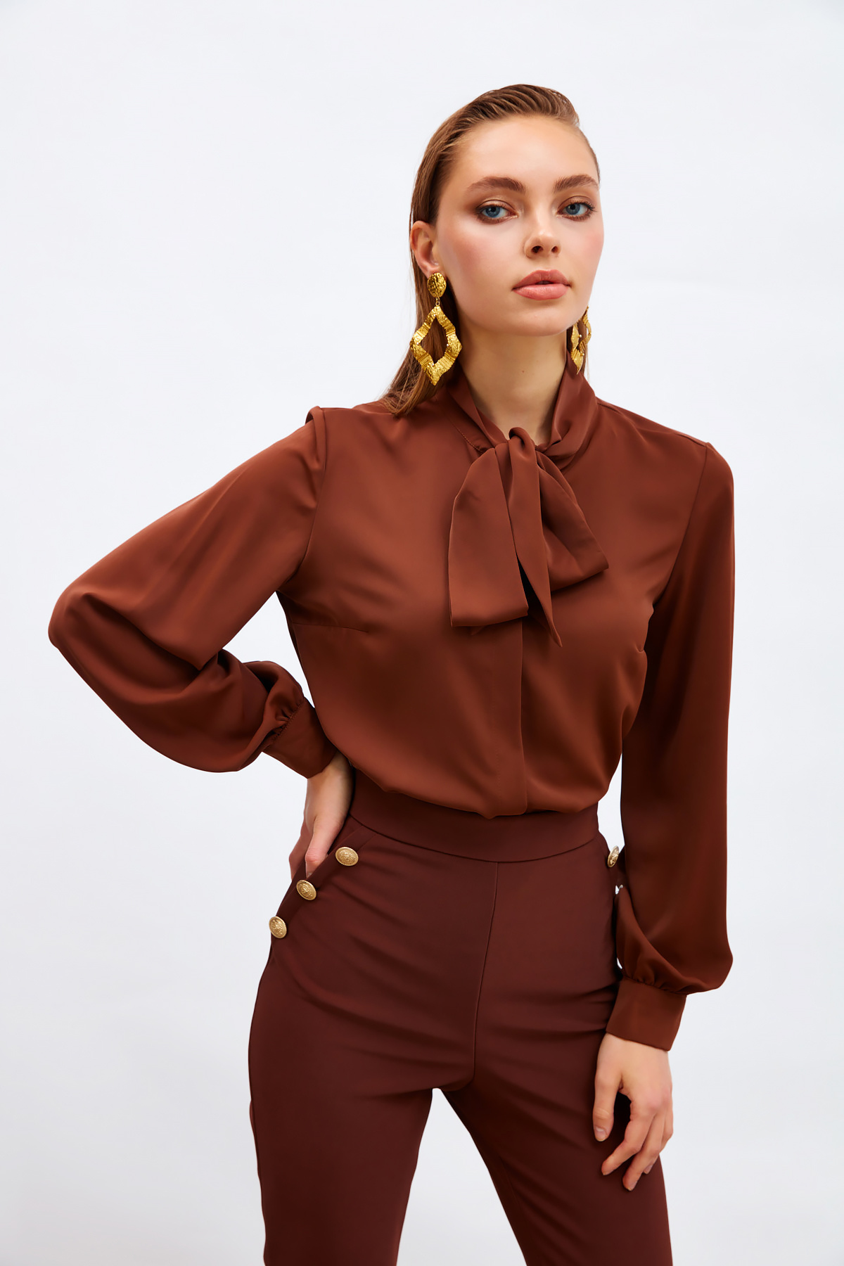 Yakası Bağlamalı Düz Gömlek - KAHVE