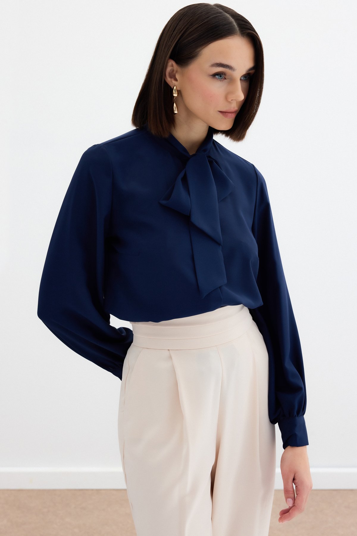 Yakası Bağlamalı Düz Gömlek - Lacivert