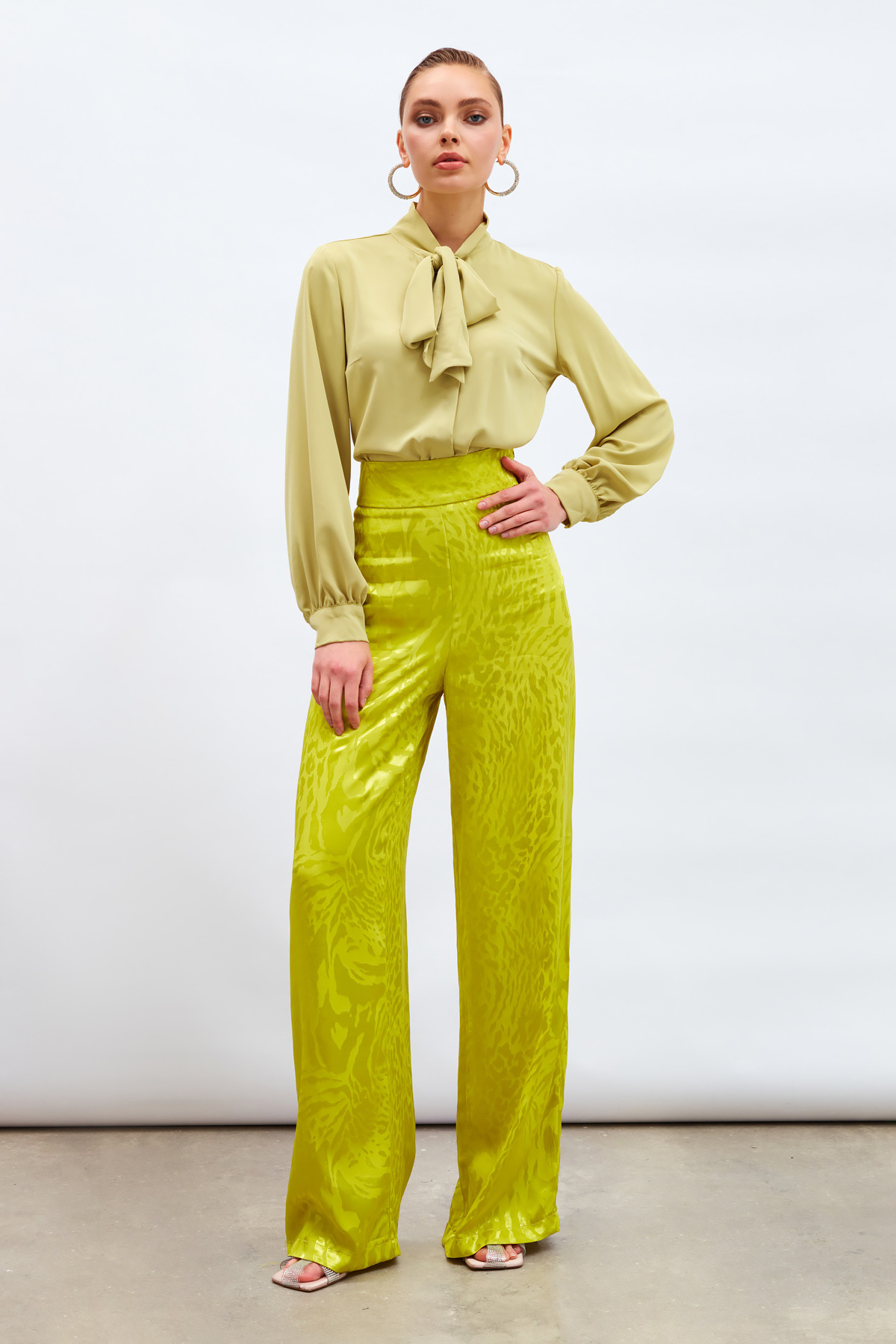 Yakası Bağlamalı Düz Gömlek - YAĞ YEŞİLİ