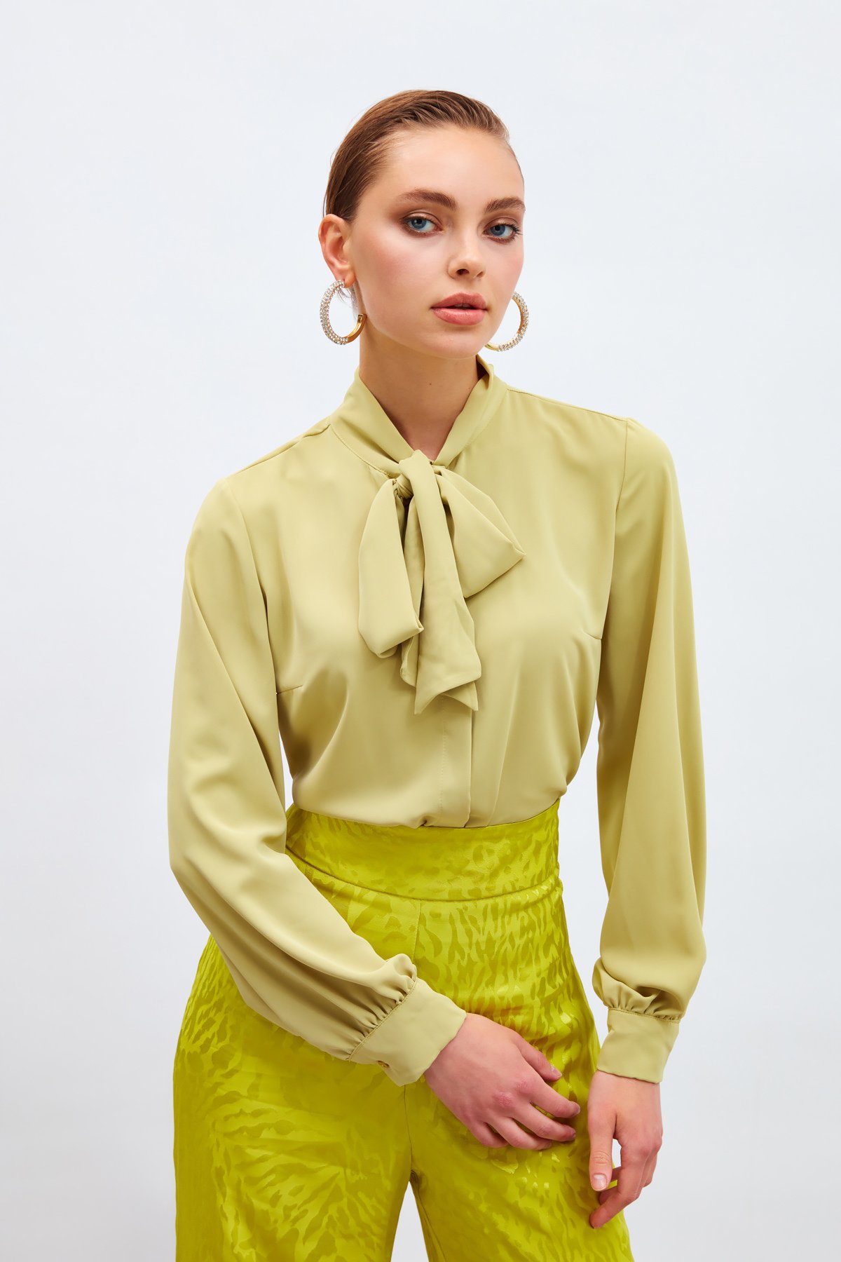 Yakası Bağlamalı Düz Gömlek - YAĞ YEŞİLİ