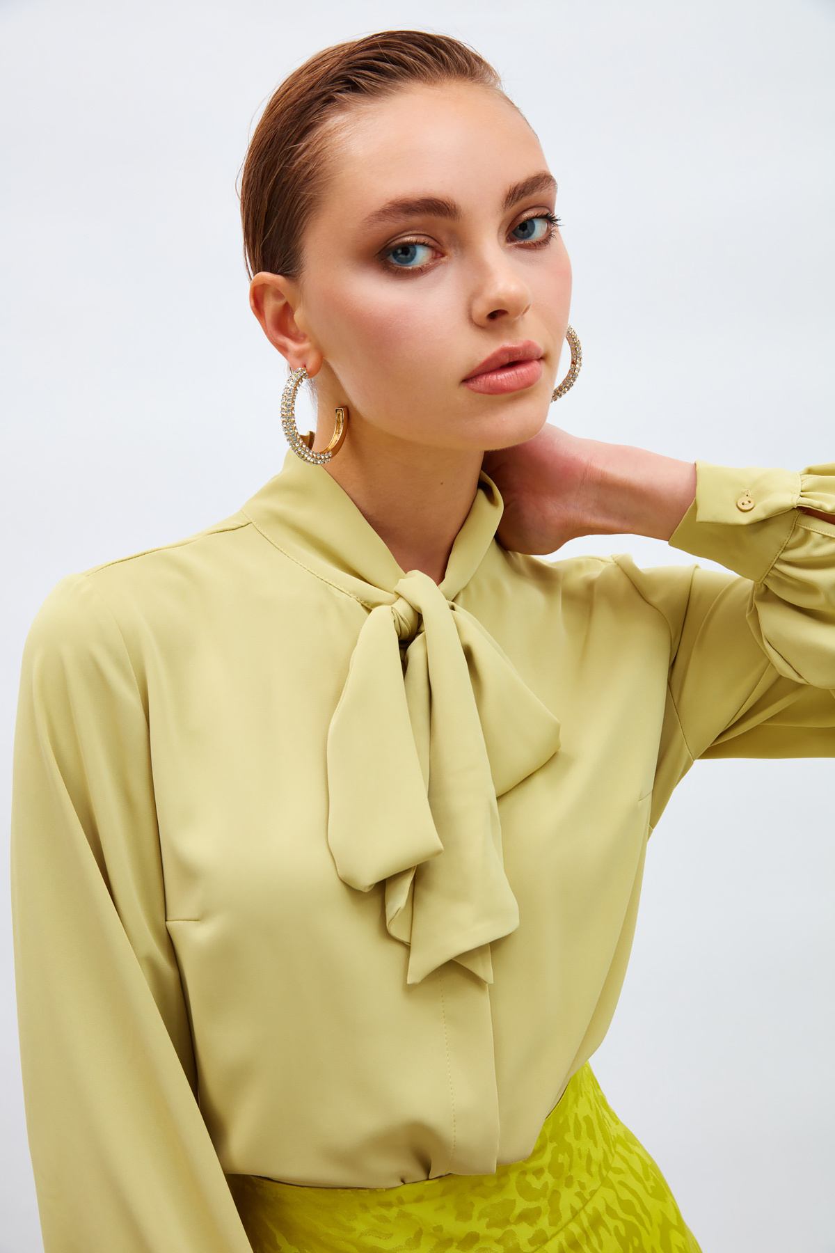 Yakası Bağlamalı Düz Gömlek - YAĞ YEŞİLİ