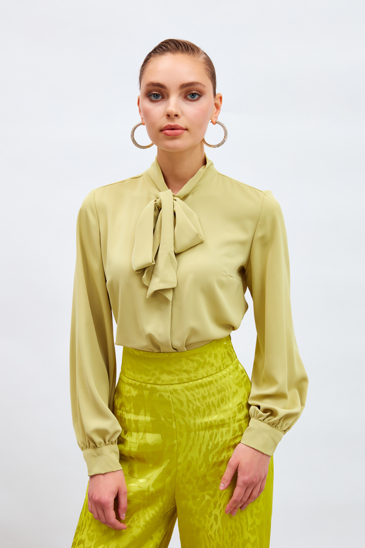 Yakası Bağlamalı Düz Gömlek - YAĞ YEŞİLİ