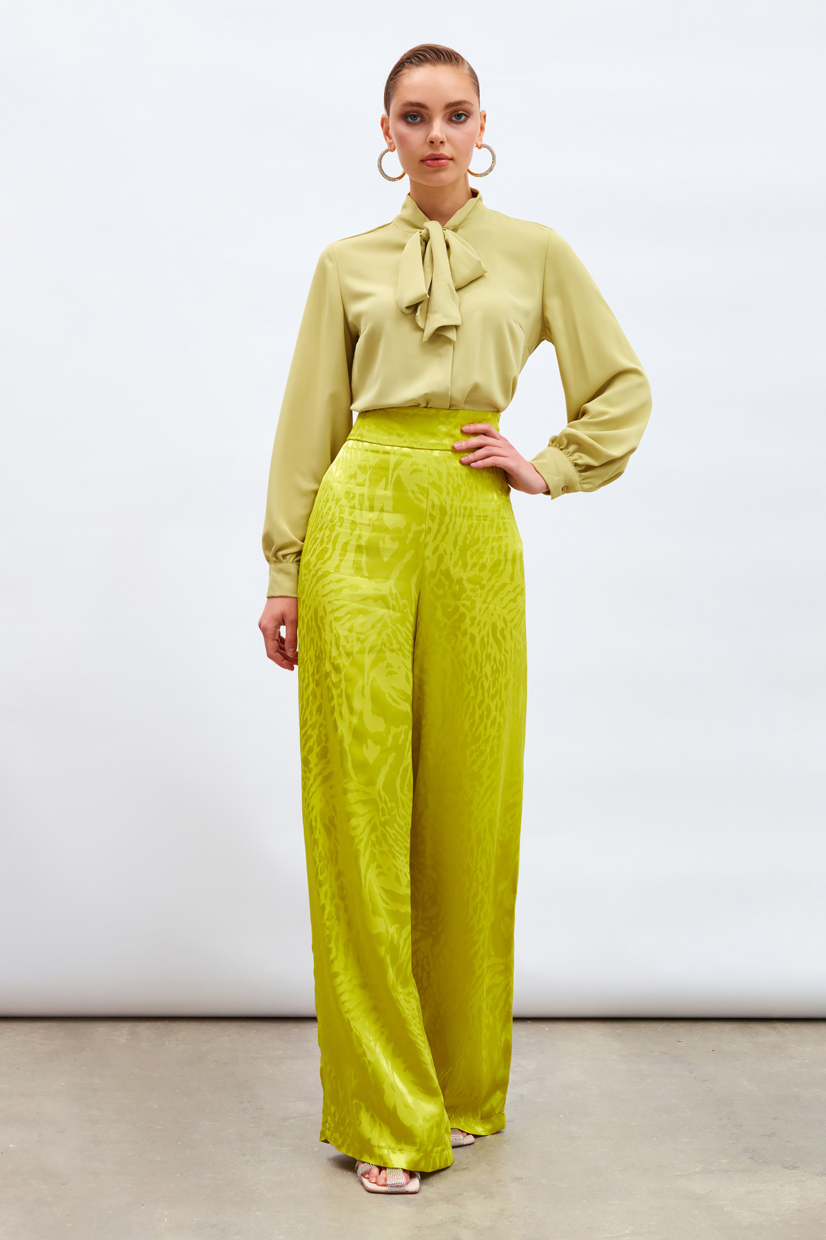 Yakası Bağlamalı Düz Gömlek - YAĞ YEŞİLİ