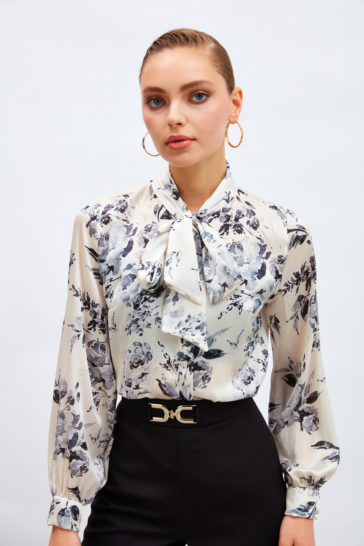 Yakası Fularlı Desenli Gömlek - SİYAH