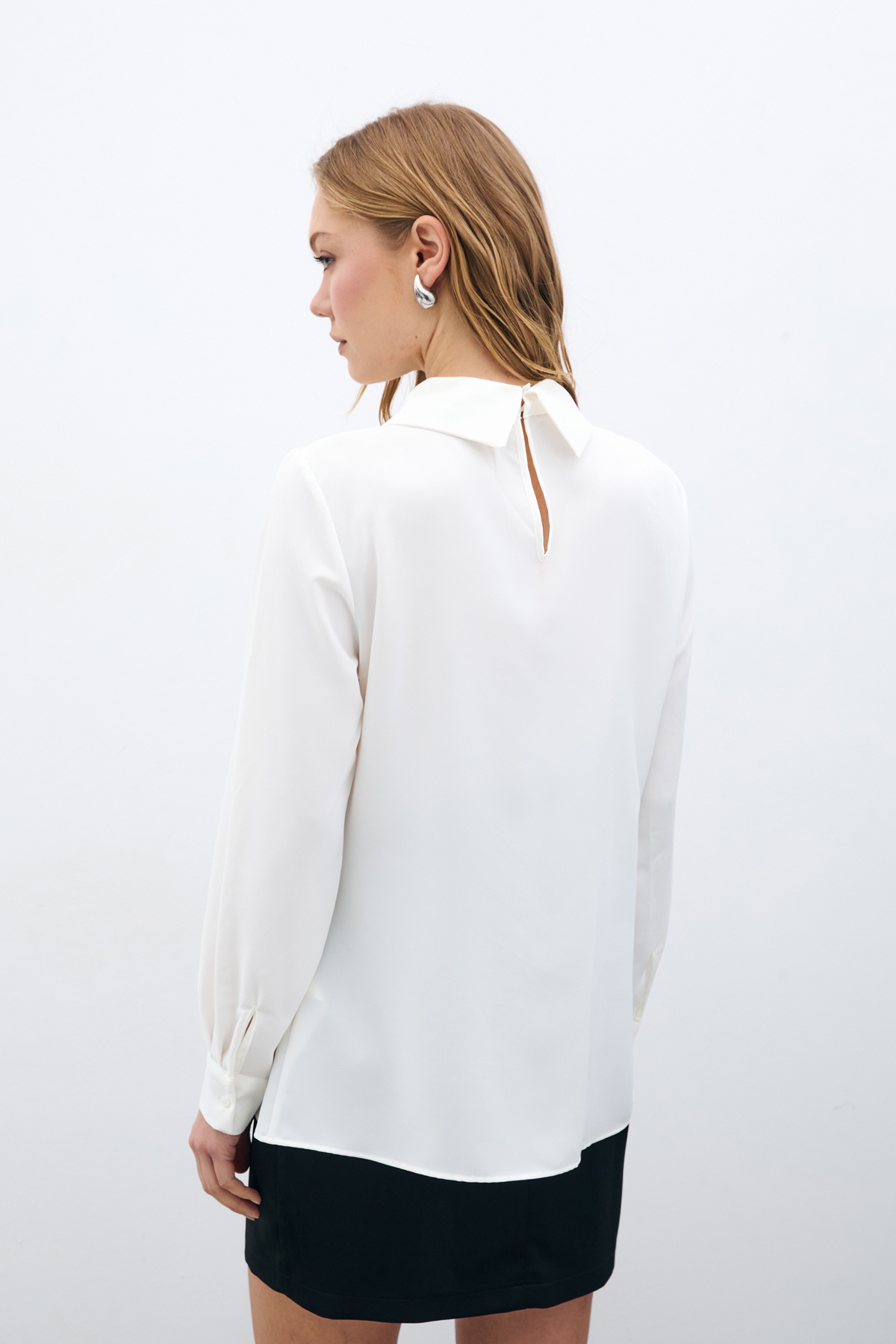 Yakası Taş Aksesuarlı Bluz - EKRU