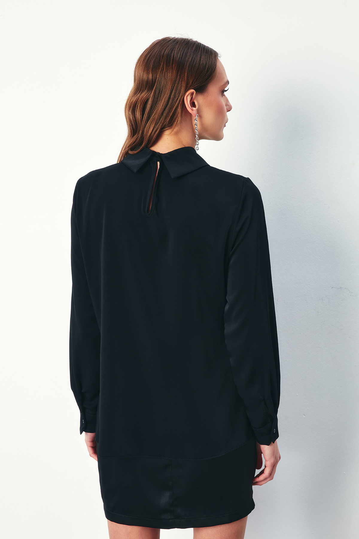 Yakası Taş Aksesuarlı Bluz - SİYAH