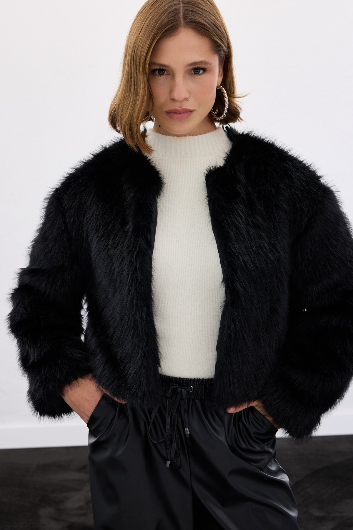 Yakasız Kürk - Siyah