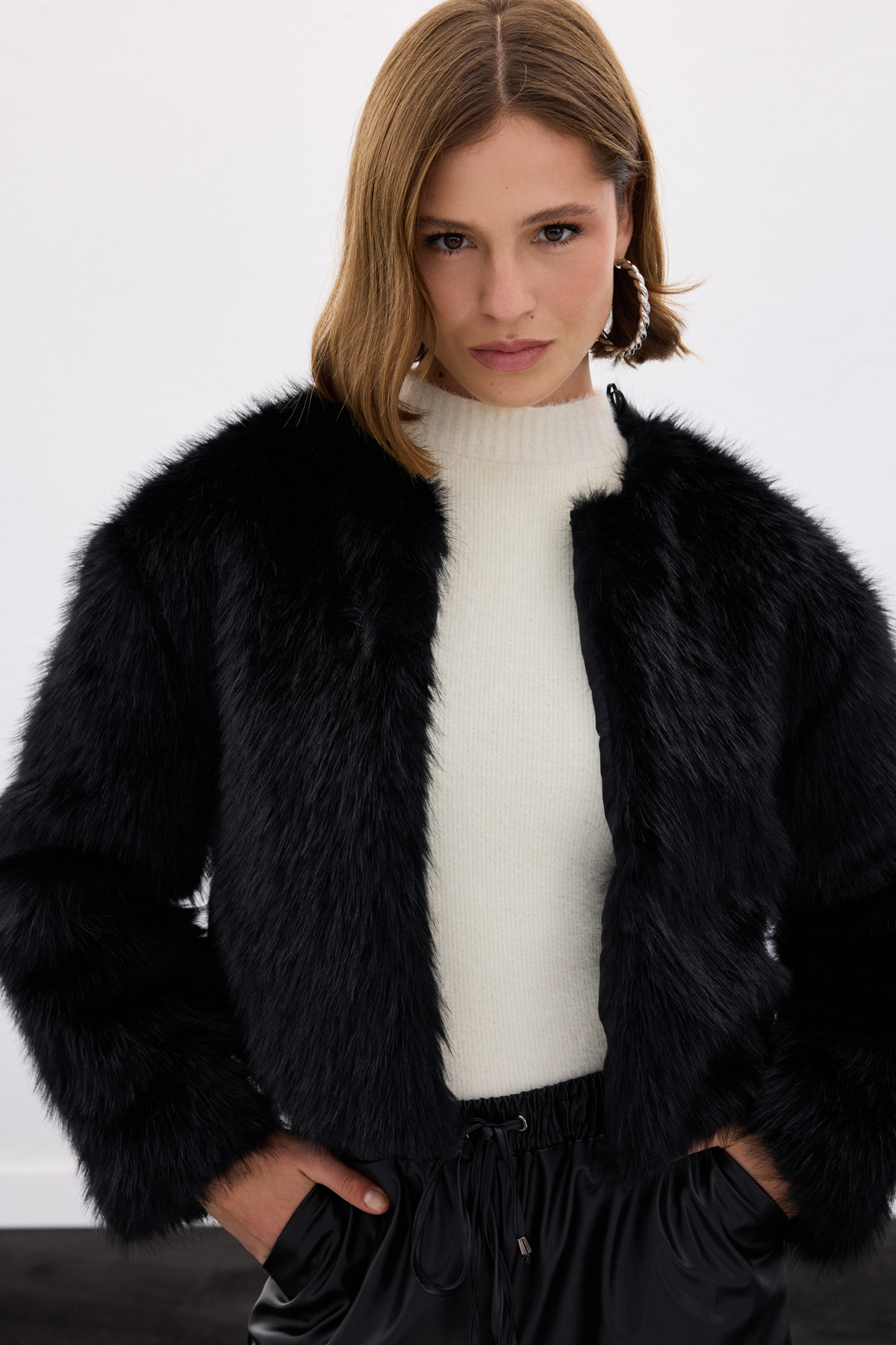 Yakasız Kürk - Siyah