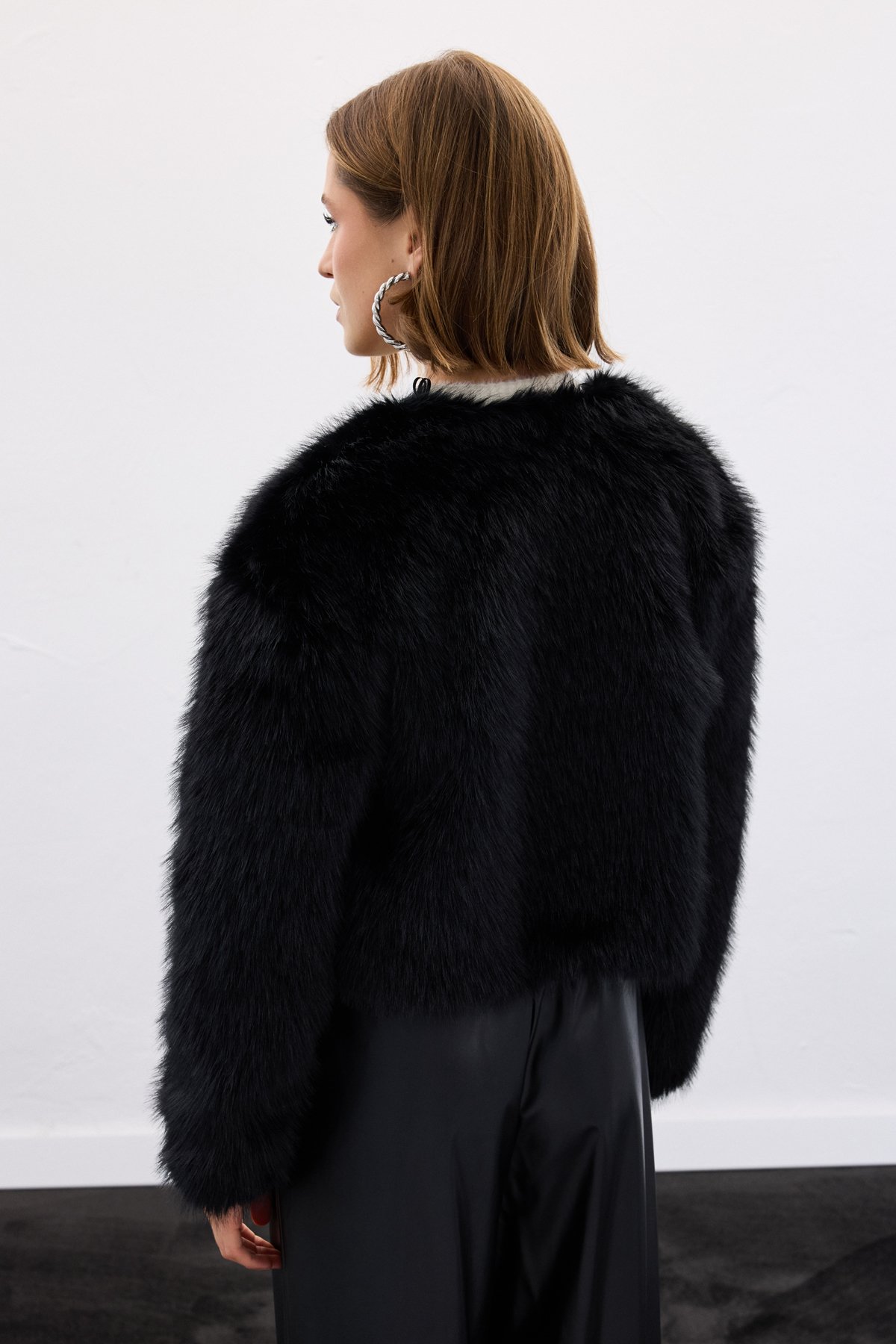 Yakasız Kürk - Siyah