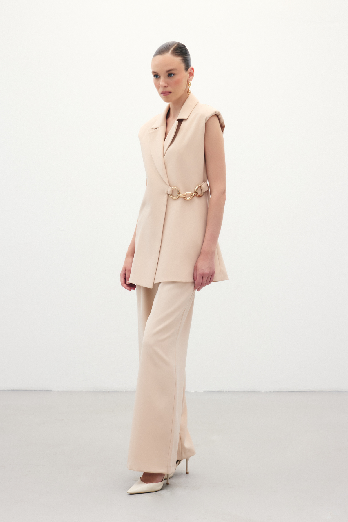 Yan Aksesuarlı Uzun Yelek - Bej