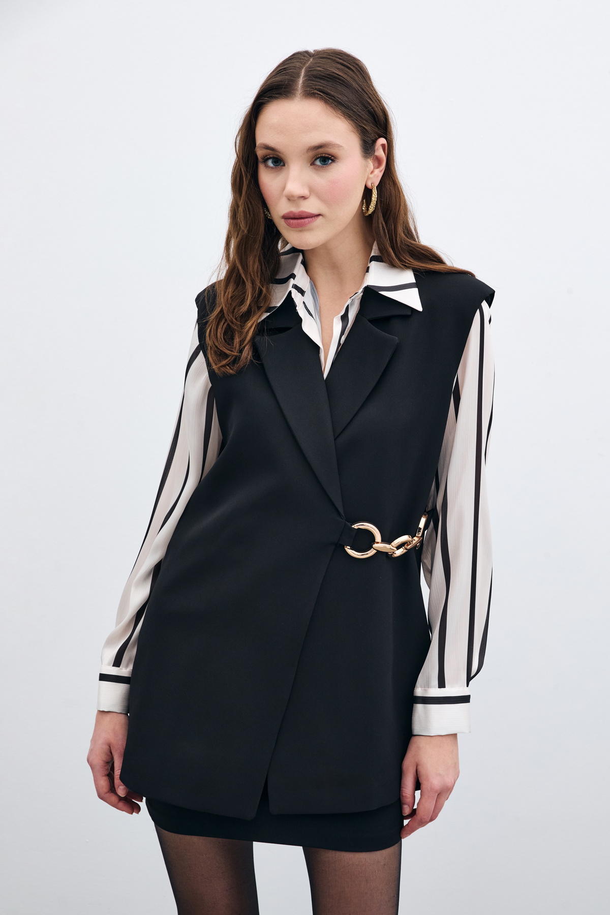 Yan Aksesuarlı Uzun Yelek - Siyah