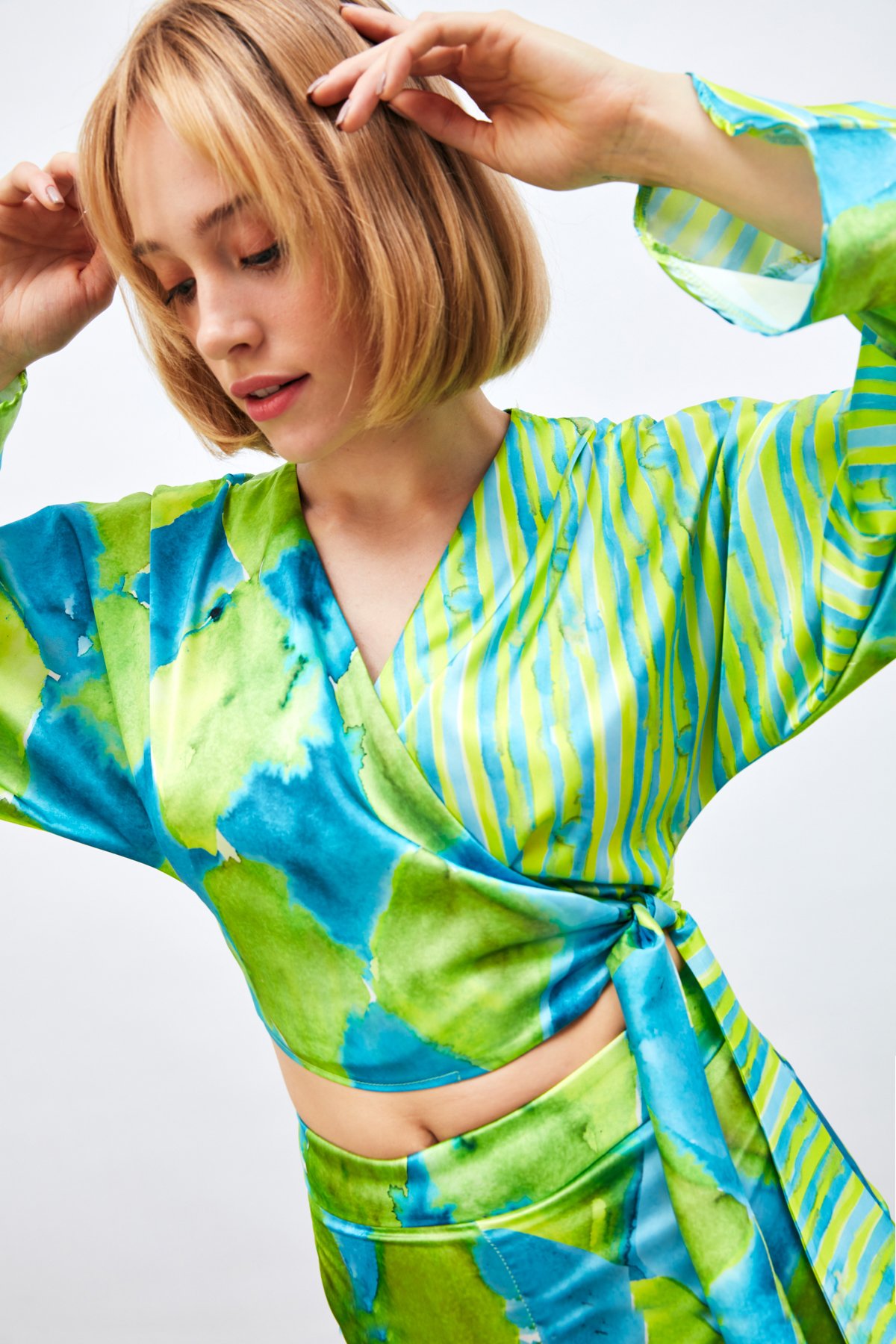 Yan Bağlamalı Desenli Bluz - MAVİ