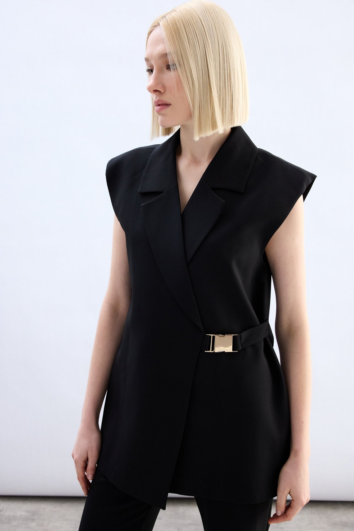 Yan Kemerli Uzun Yelek - Siyah