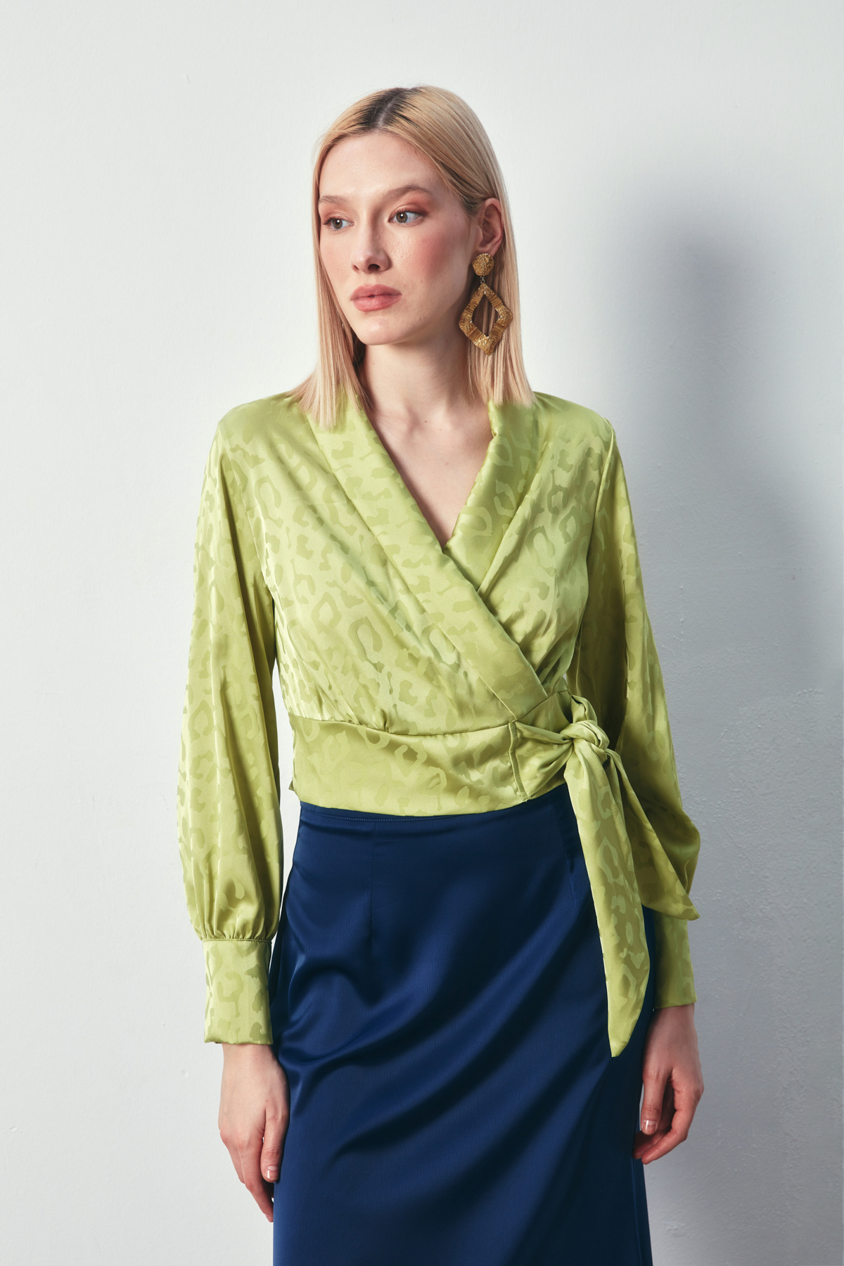 Yan Kuşaklı Saten Bluz - YAĞ YEŞİLİ