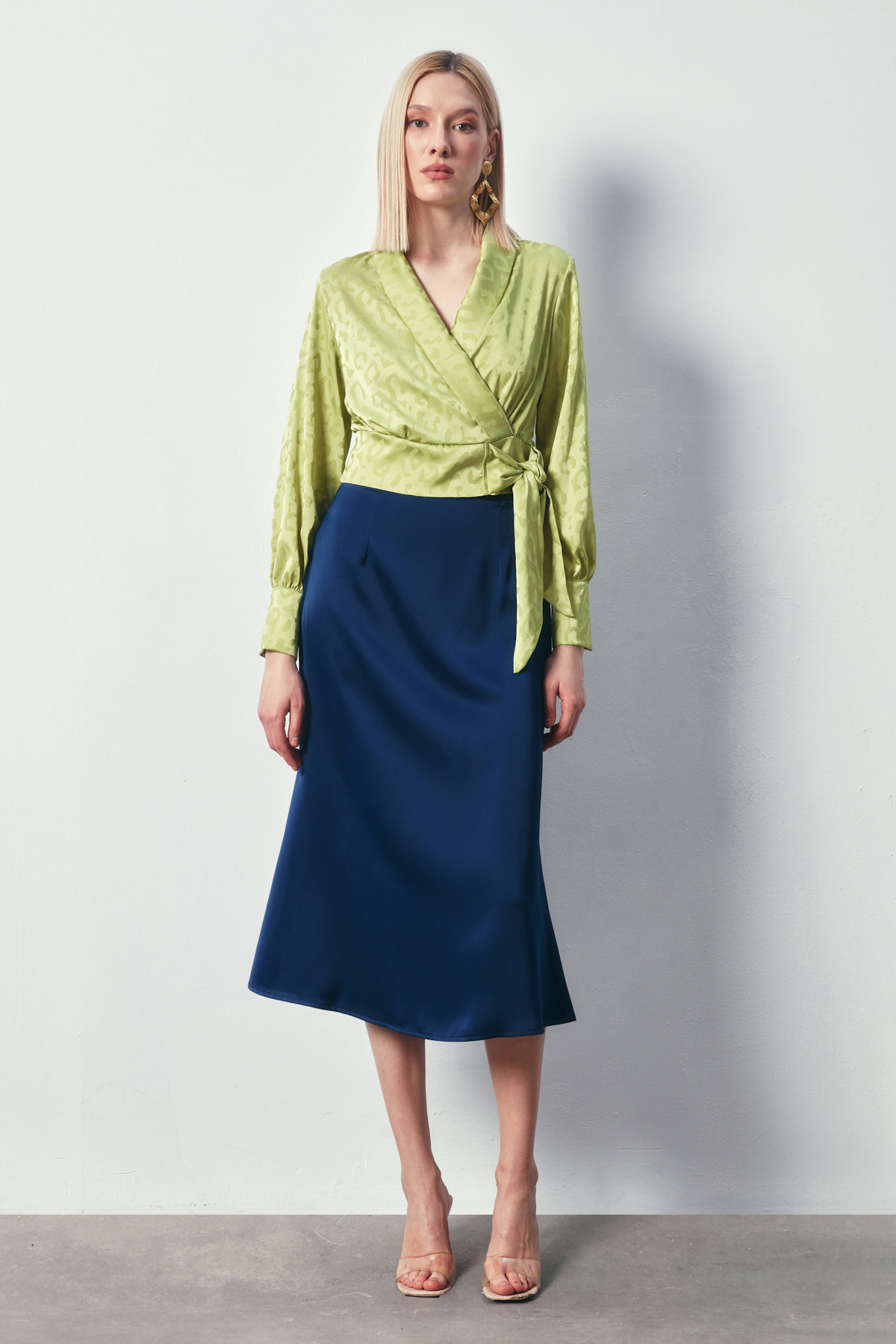 Yan Kuşaklı Saten Bluz - YAĞ YEŞİLİ