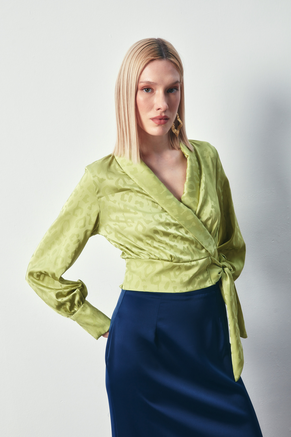 Yan Kuşaklı Saten Bluz - YAĞ YEŞİLİ