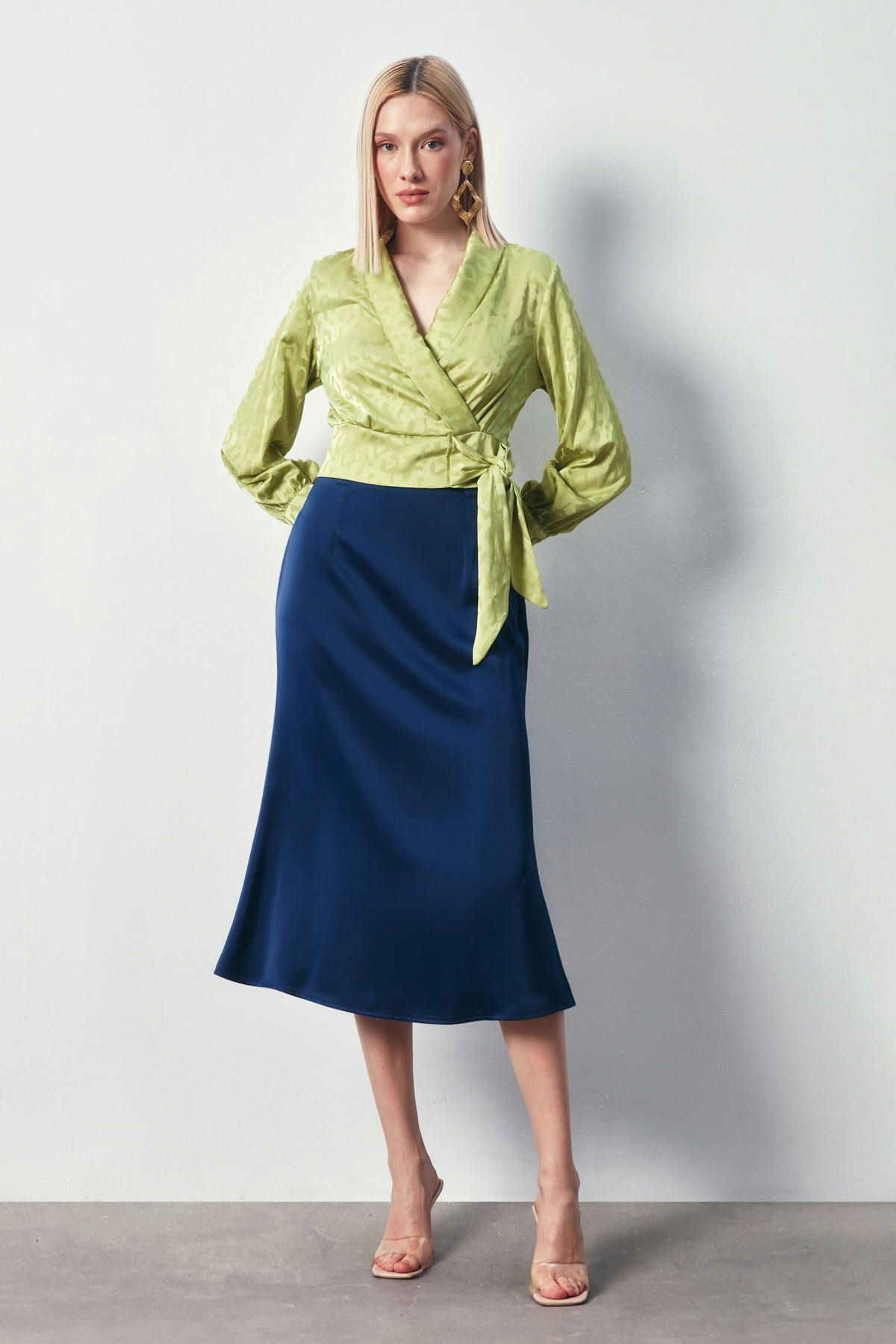 Yan Kuşaklı Saten Bluz - YAĞ YEŞİLİ