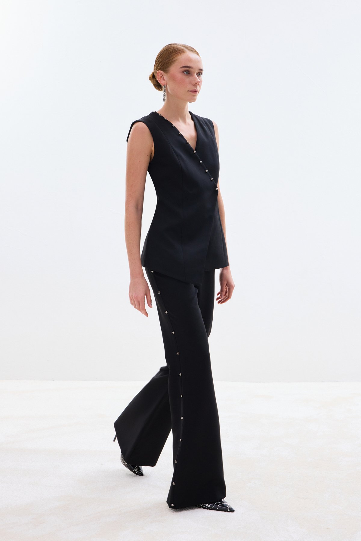 Yanları İnci Aksesuarlı Pantolon - Siyah