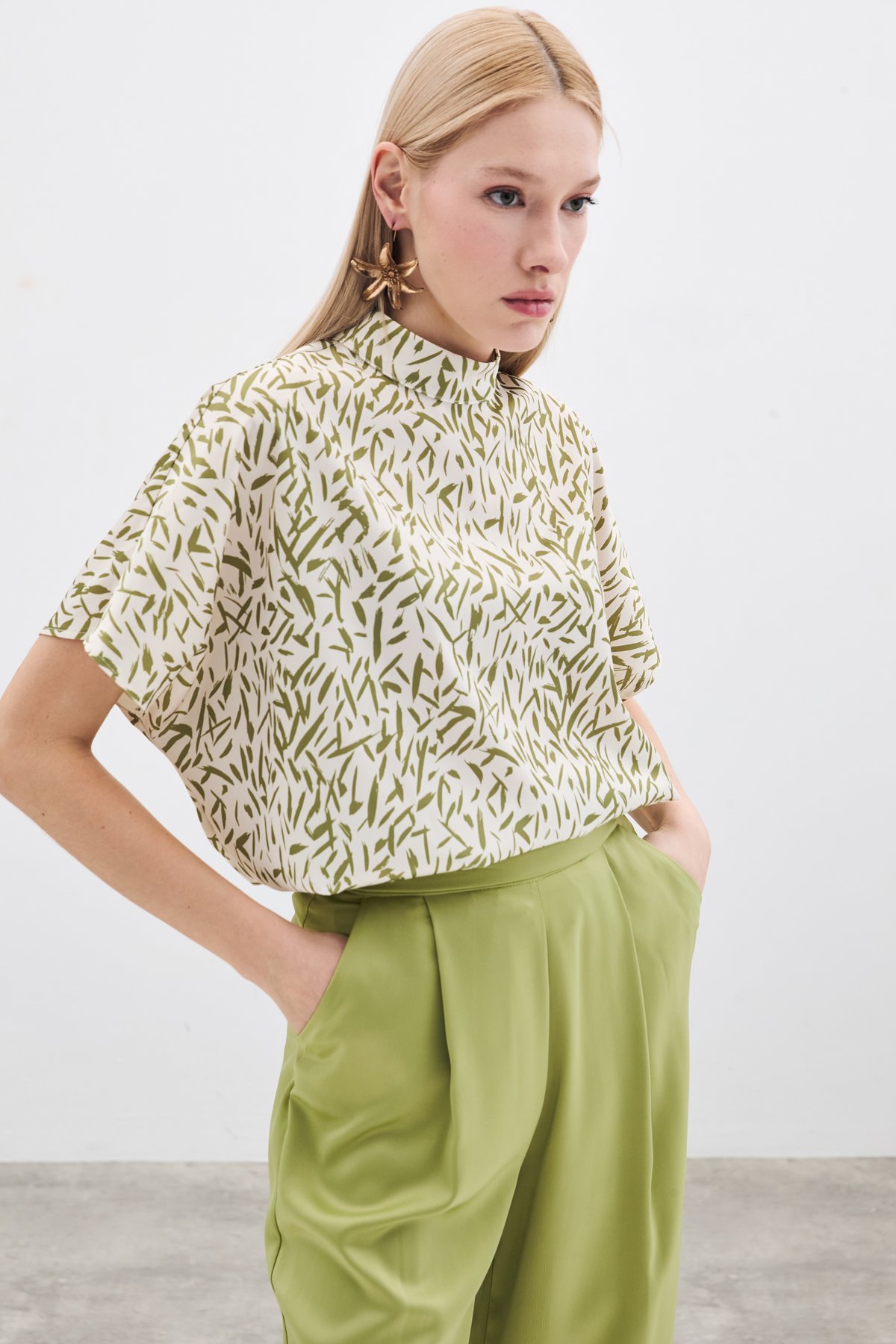 Yarasa Kol Desenli Bluz - Yağ Yeşili