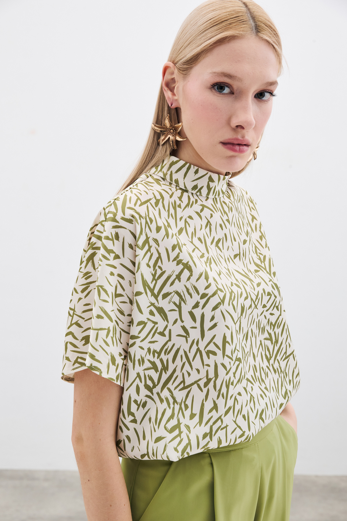 Yarasa Kol Desenli Bluz - Yağ Yeşili