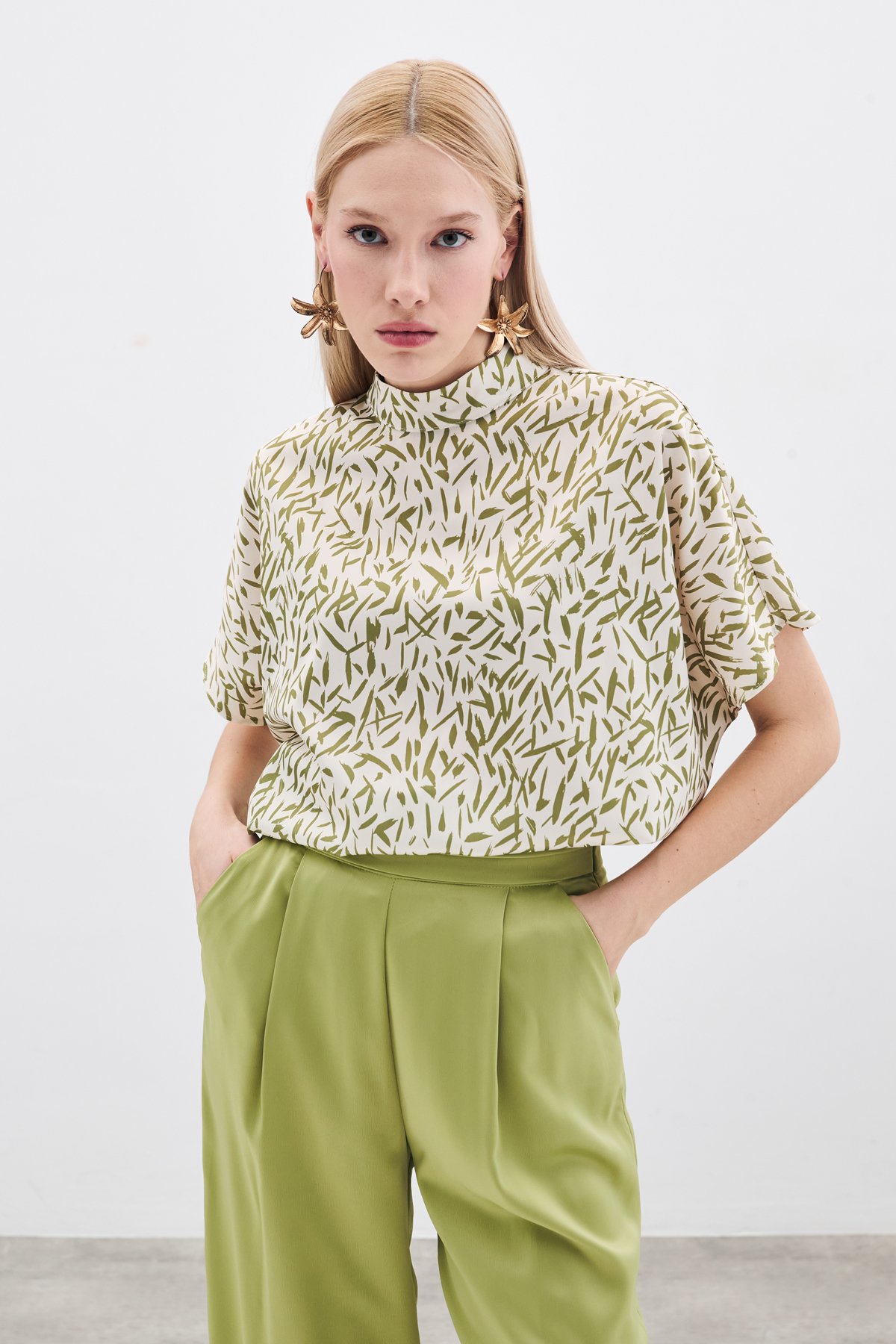 Yarasa Kol Desenli Bluz - Yağ Yeşili