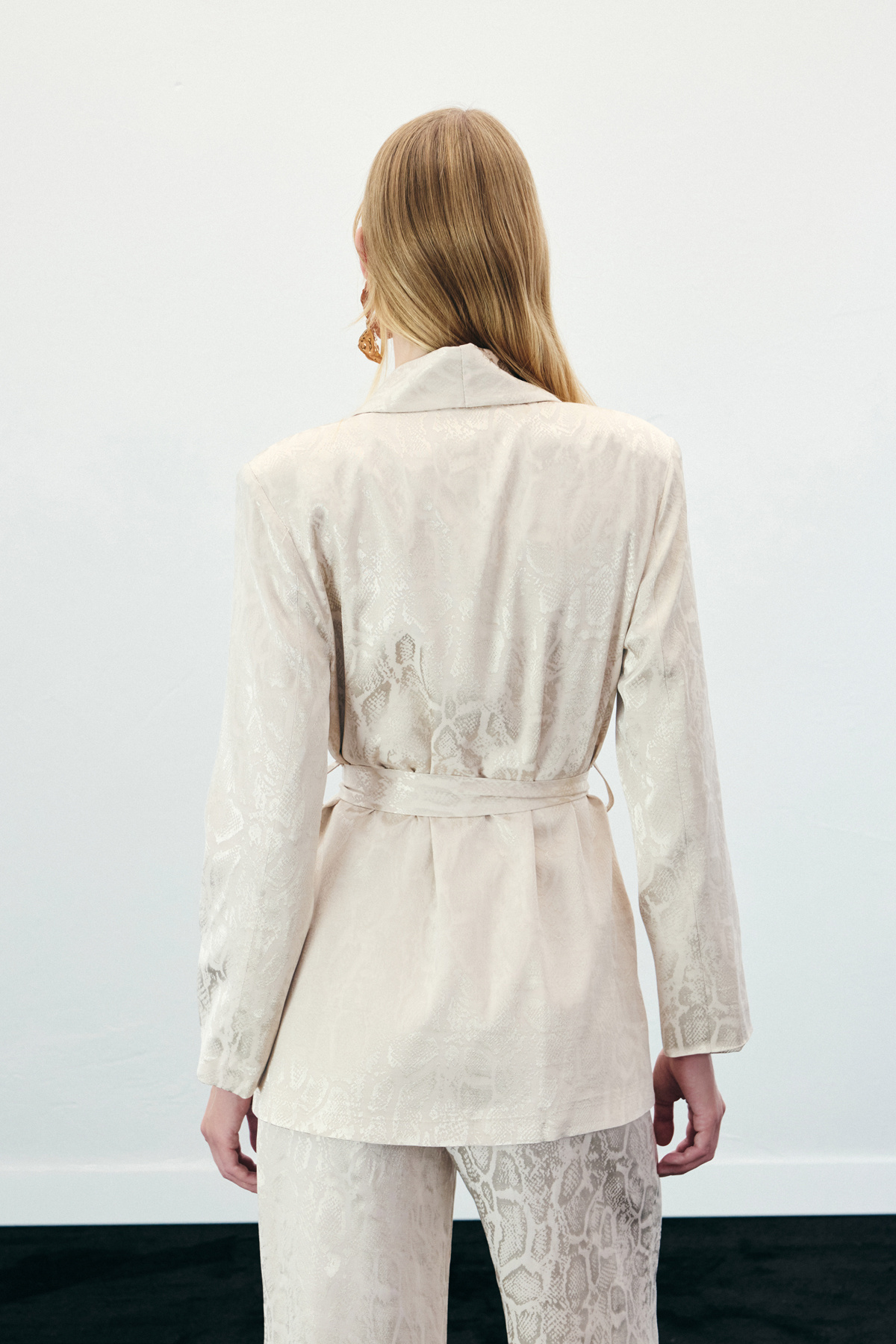 Yılan Desenli Uzun Ceket - Bej