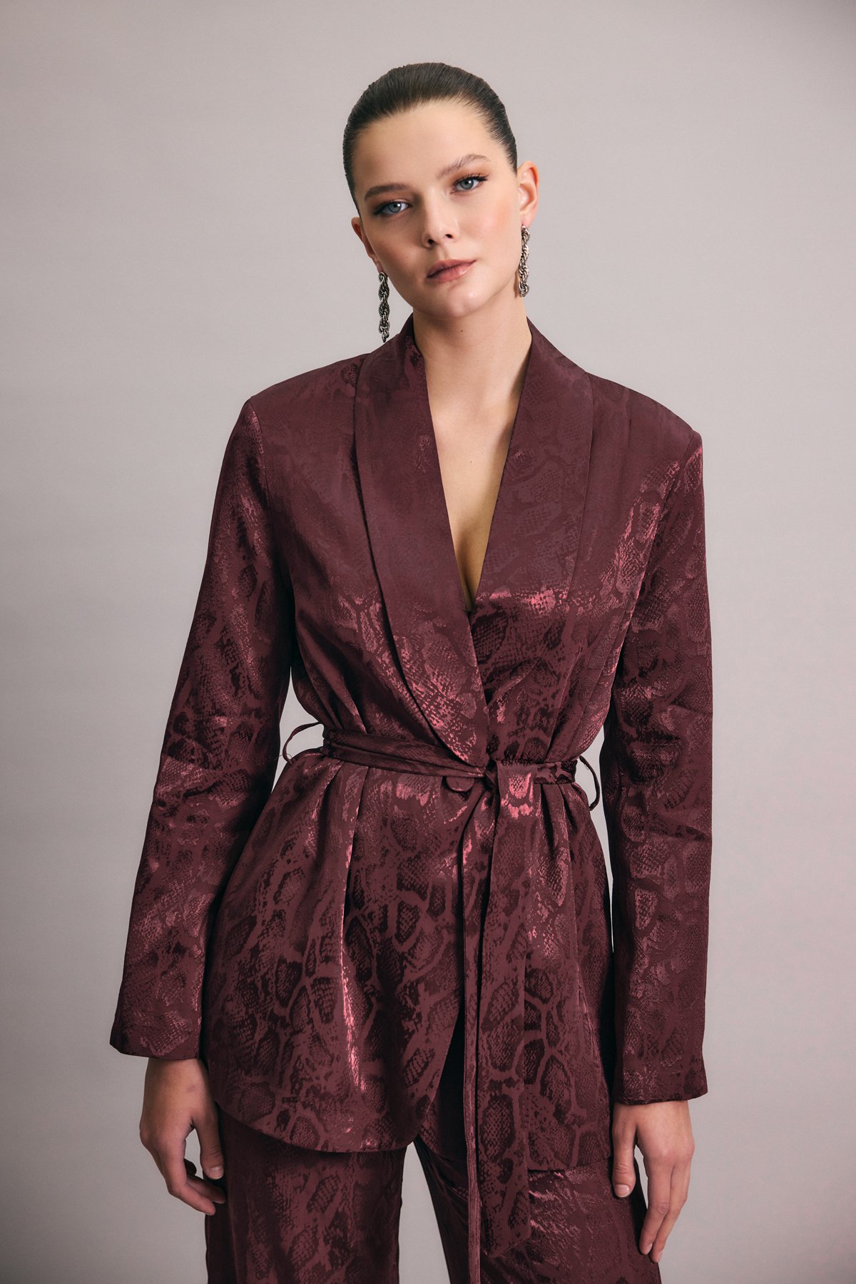 Yılan Desenli Uzun Ceket - Bordo