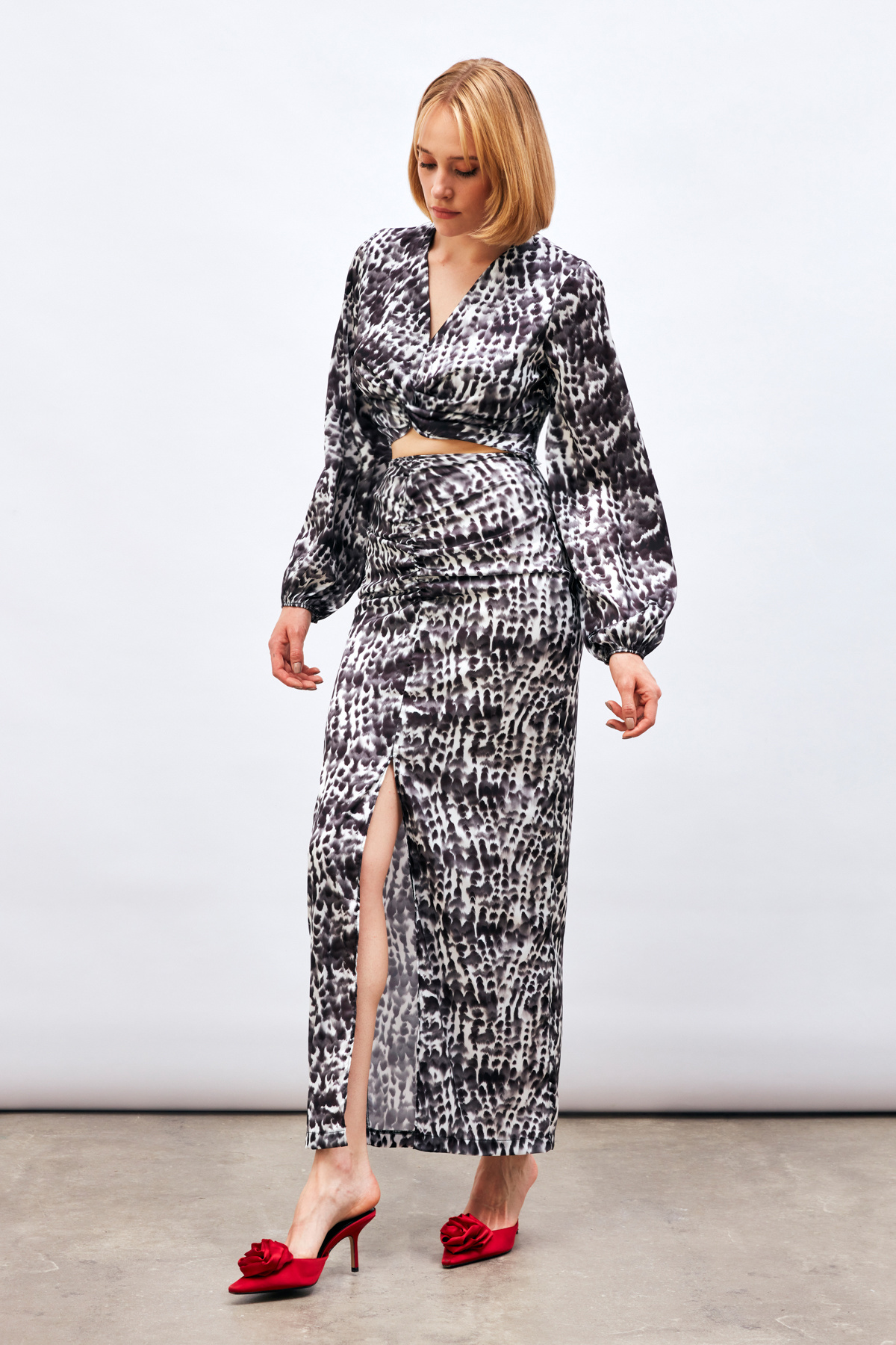 Yırtmaç Detaylı Desenli Midi Etek - SİYAH