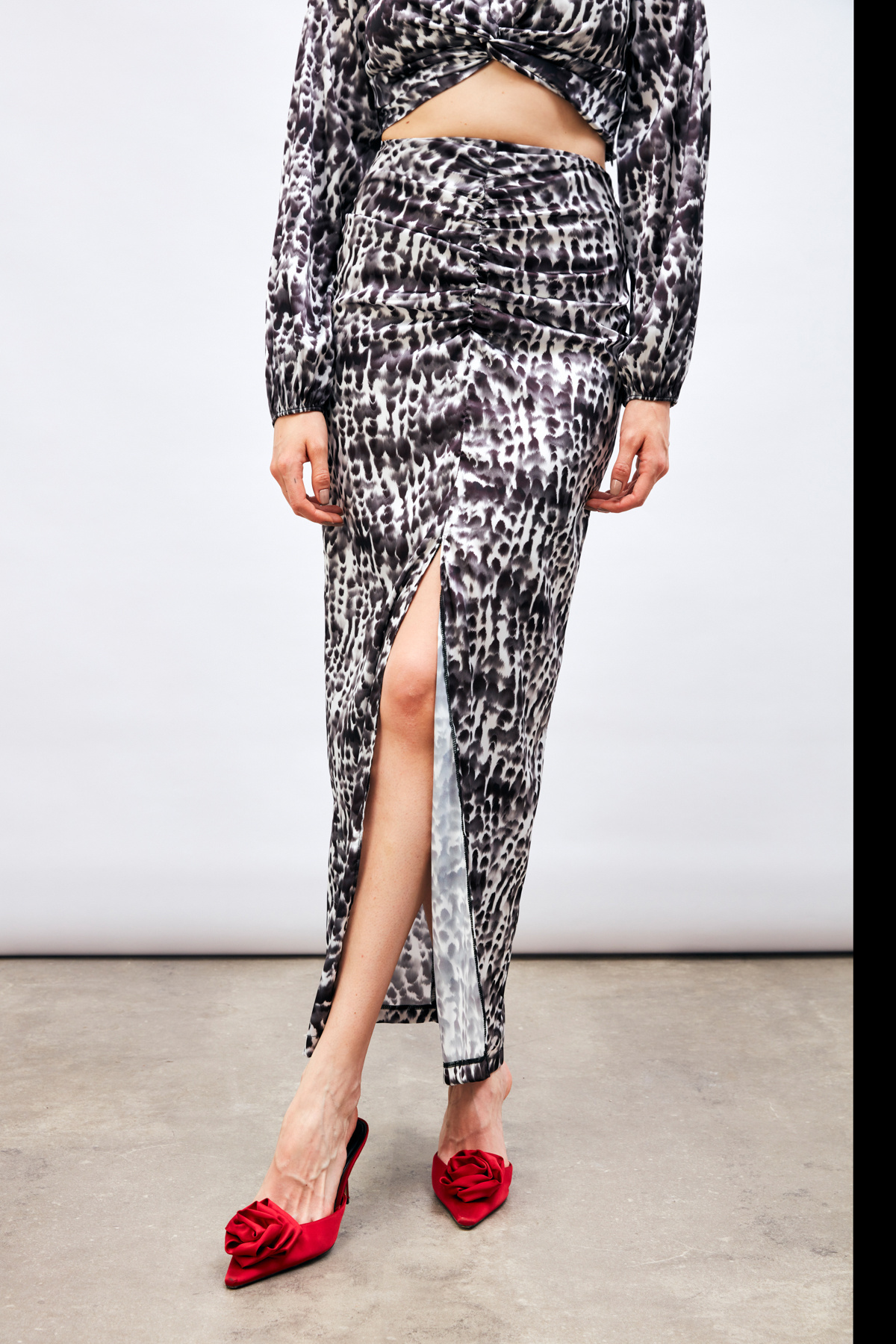 Yırtmaç Detaylı Desenli Midi Etek - SİYAH