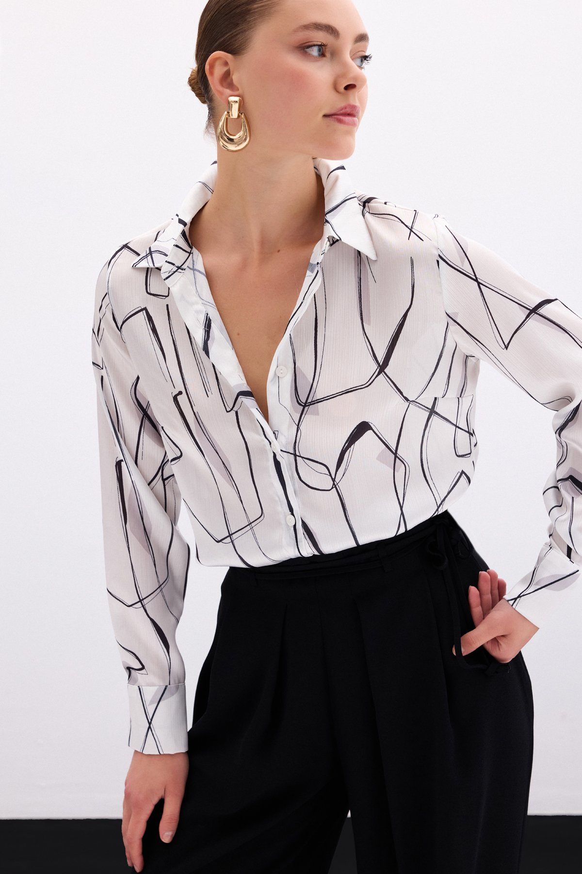 Yırtmaç Detaylı Gömlek - Ekru