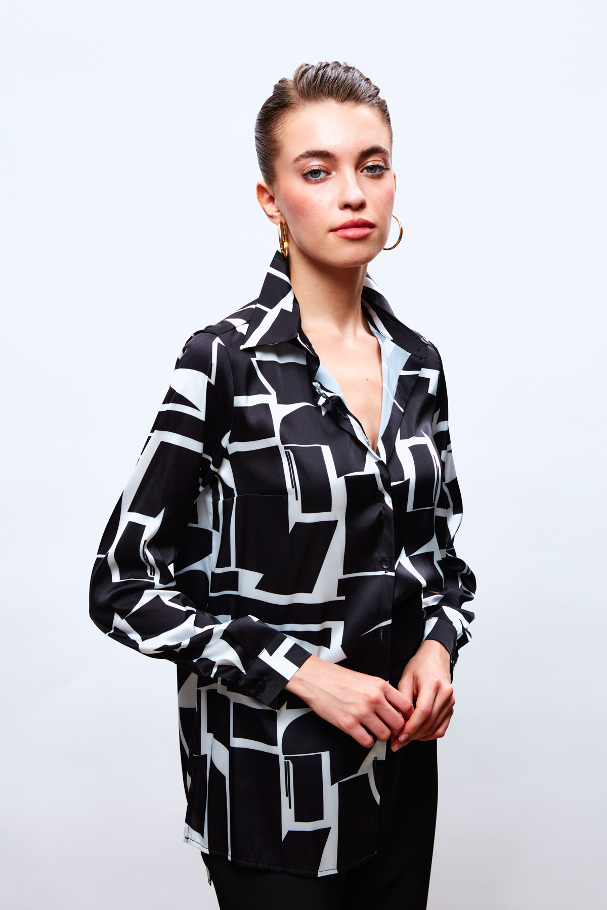 Yırtmaç Detaylı Gömlek - SİYAH