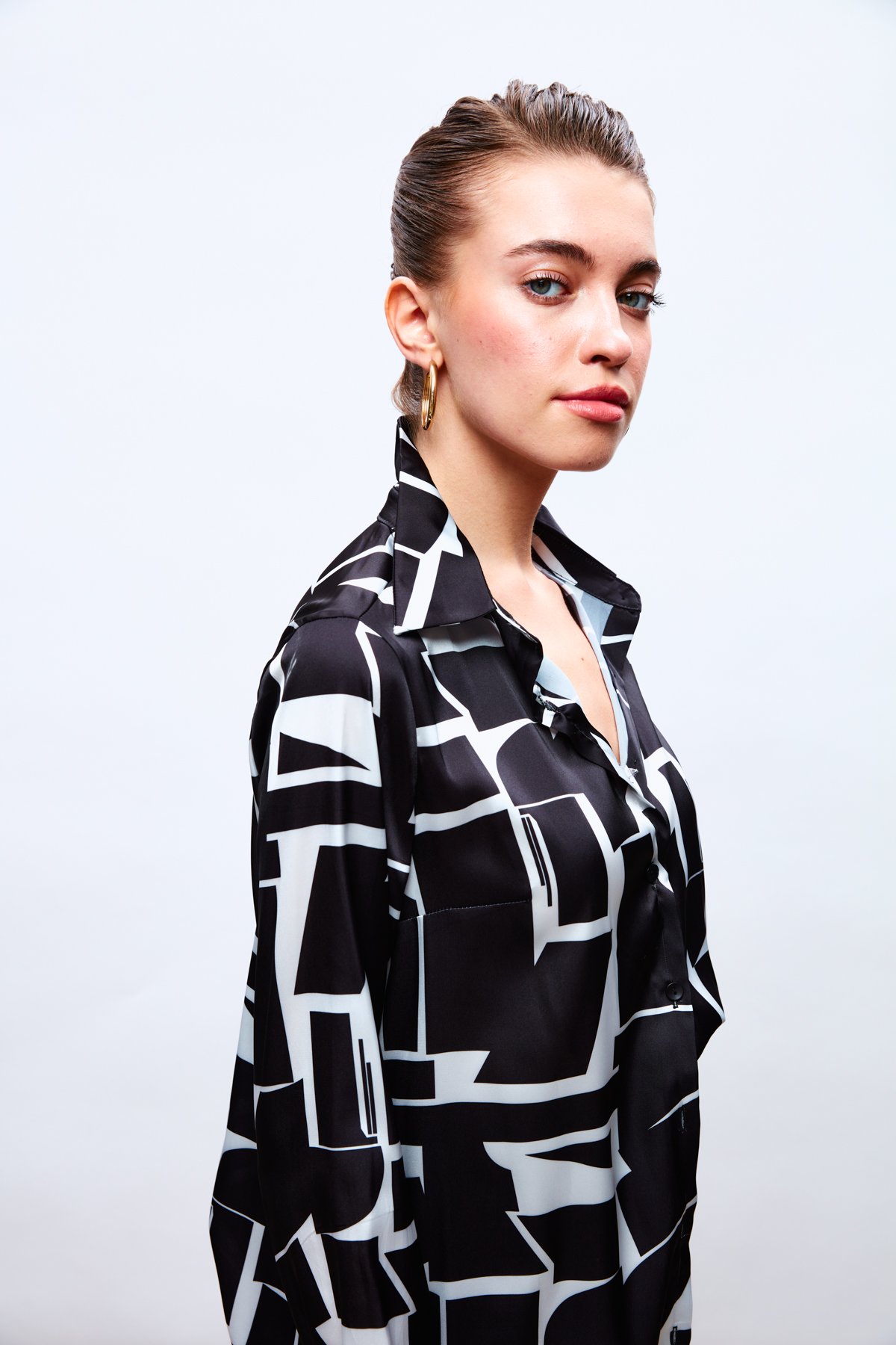 Yırtmaç Detaylı Gömlek - SİYAH